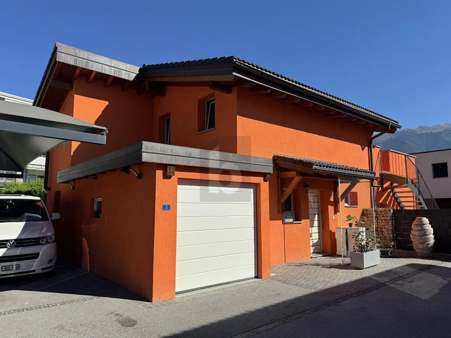 Familiare, moderno con giardino e terrazze - Foto 1 di 6
