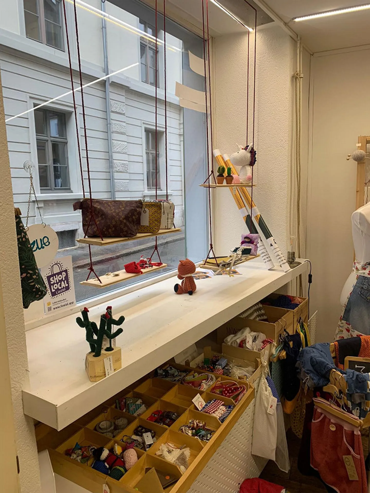 Beau magasin de détail avec vitrine au centre de Liestal - Photo 2 sur 6