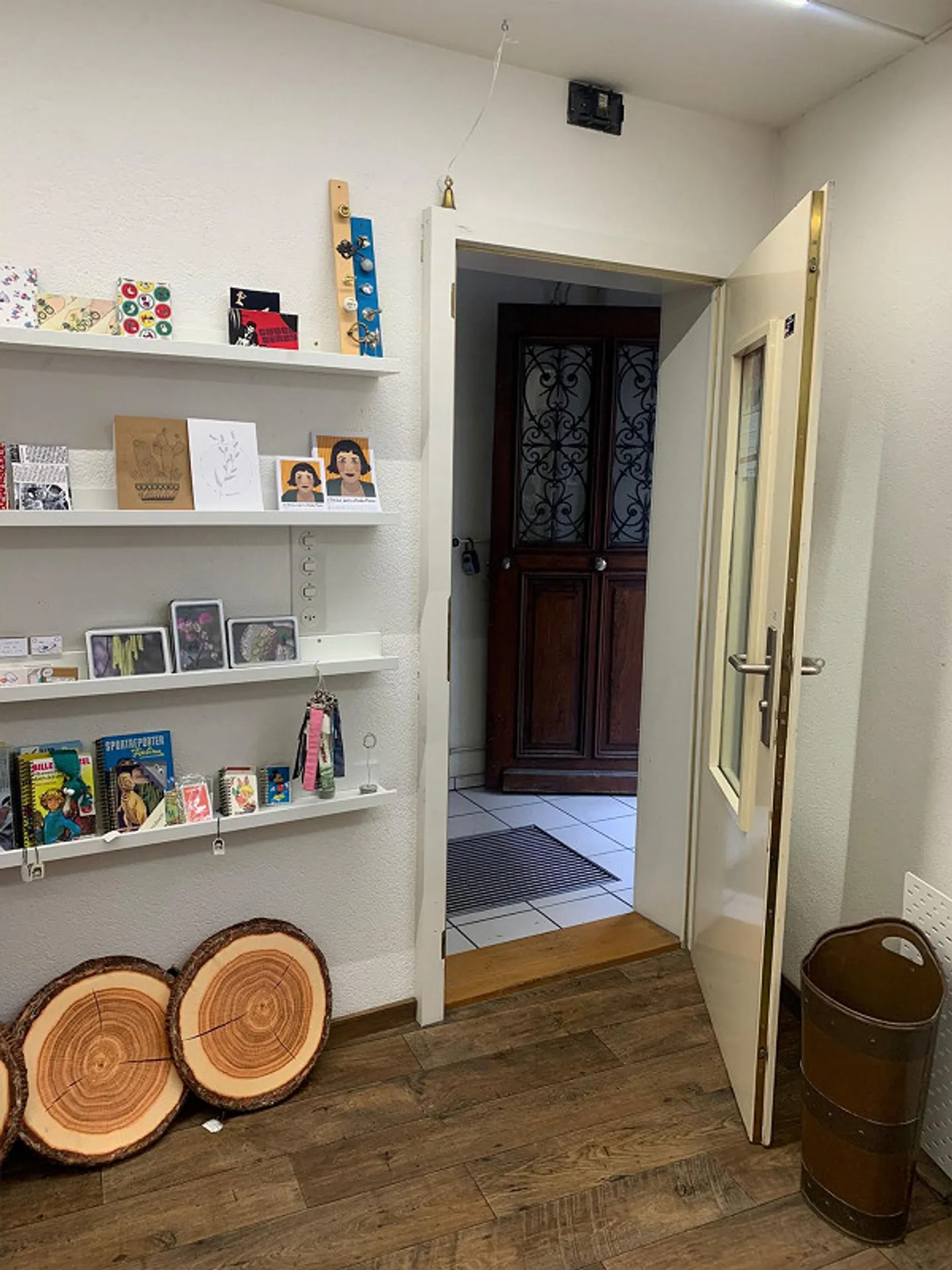 Beau magasin de détail avec vitrine au centre de Liestal - Photo 4 sur 6