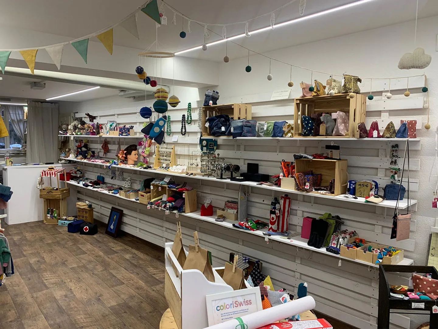 Beau magasin de détail avec vitrine au centre de Liestal - Photo 5 sur 6