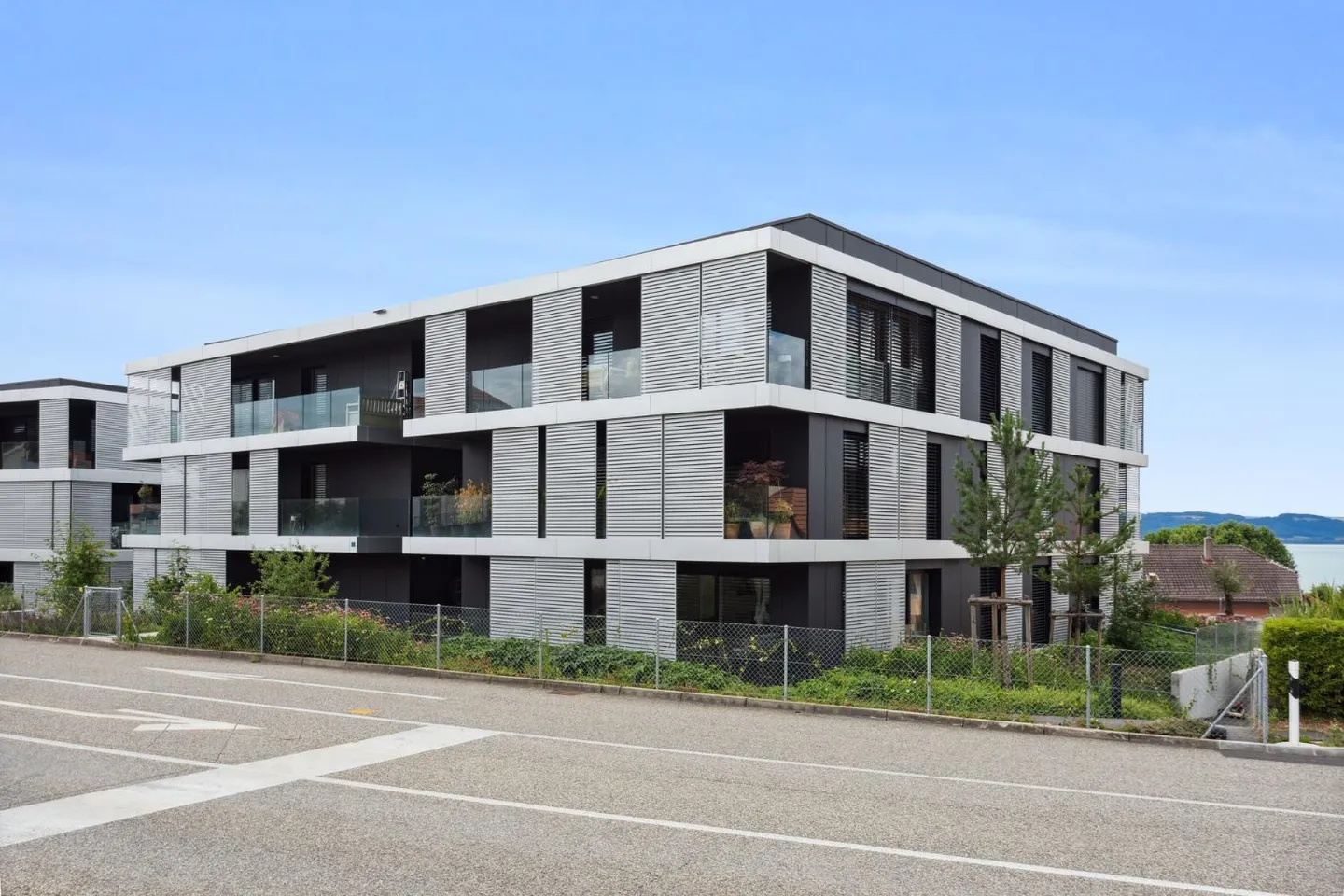 Appartement moderne avec vue sur le lac - Photo 1 sur 6