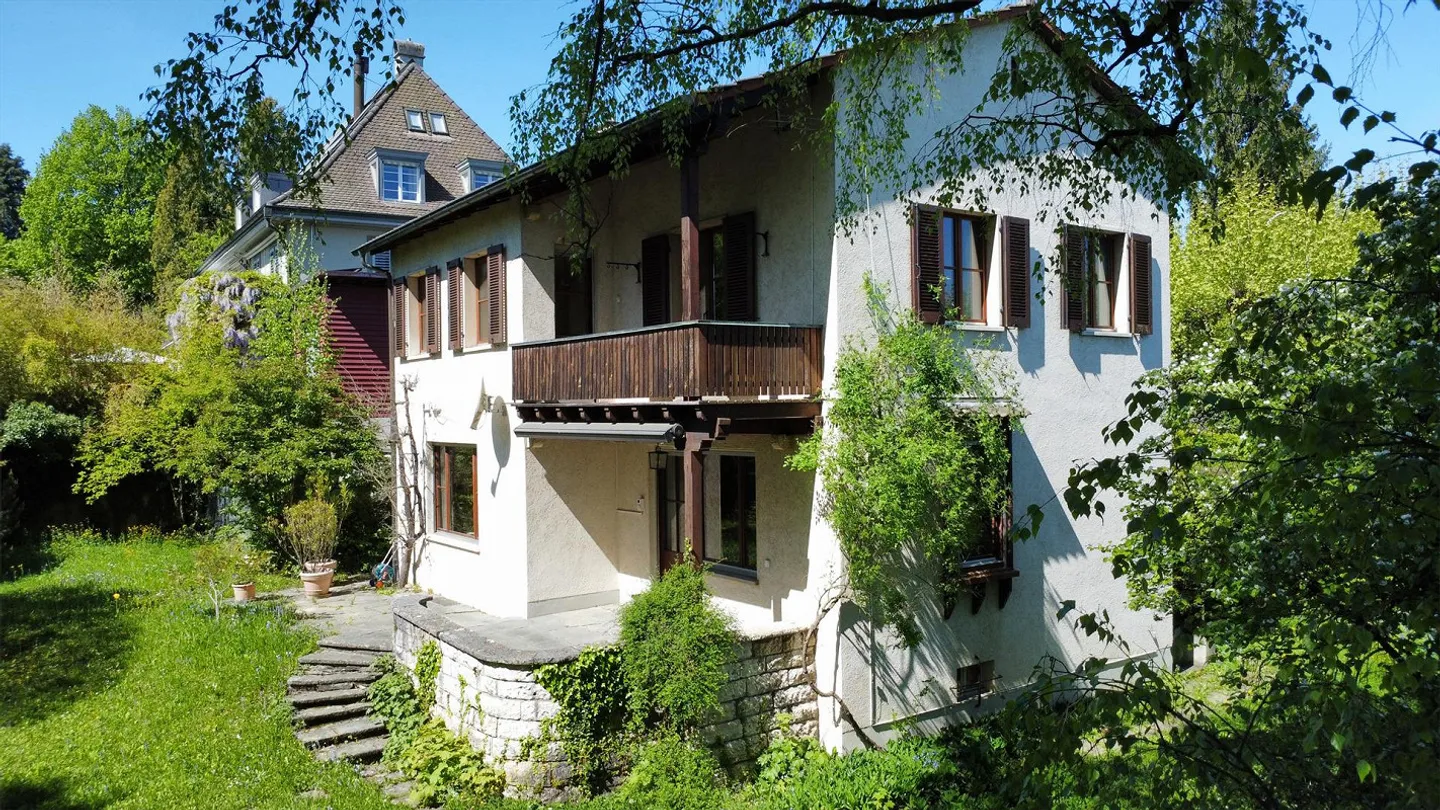 Charming single-family home with idyllic garden paradise in the sought-after Bruderholz district - Photo 5 of 13