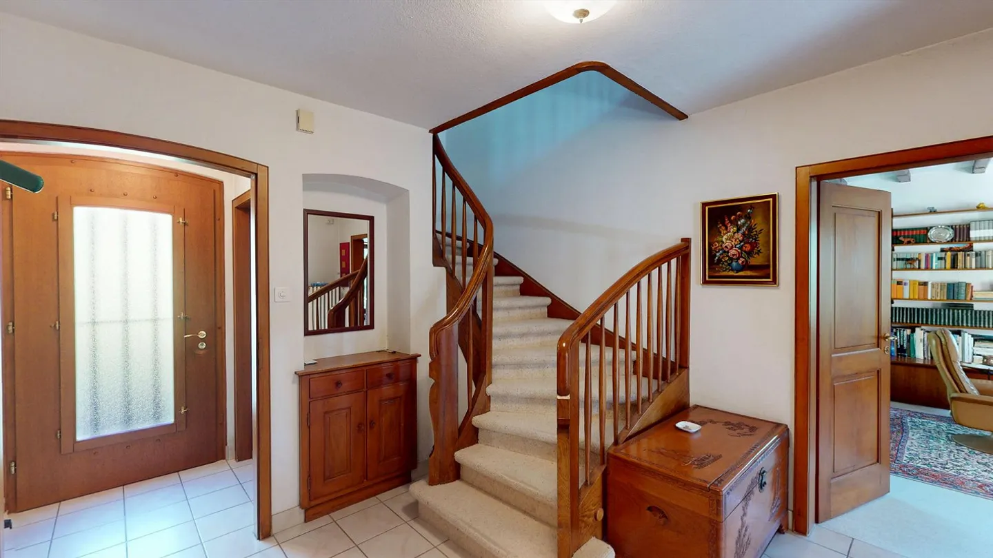 Charming single-family home with idyllic garden paradise in the sought-after Bruderholz district - Photo 8 of 13