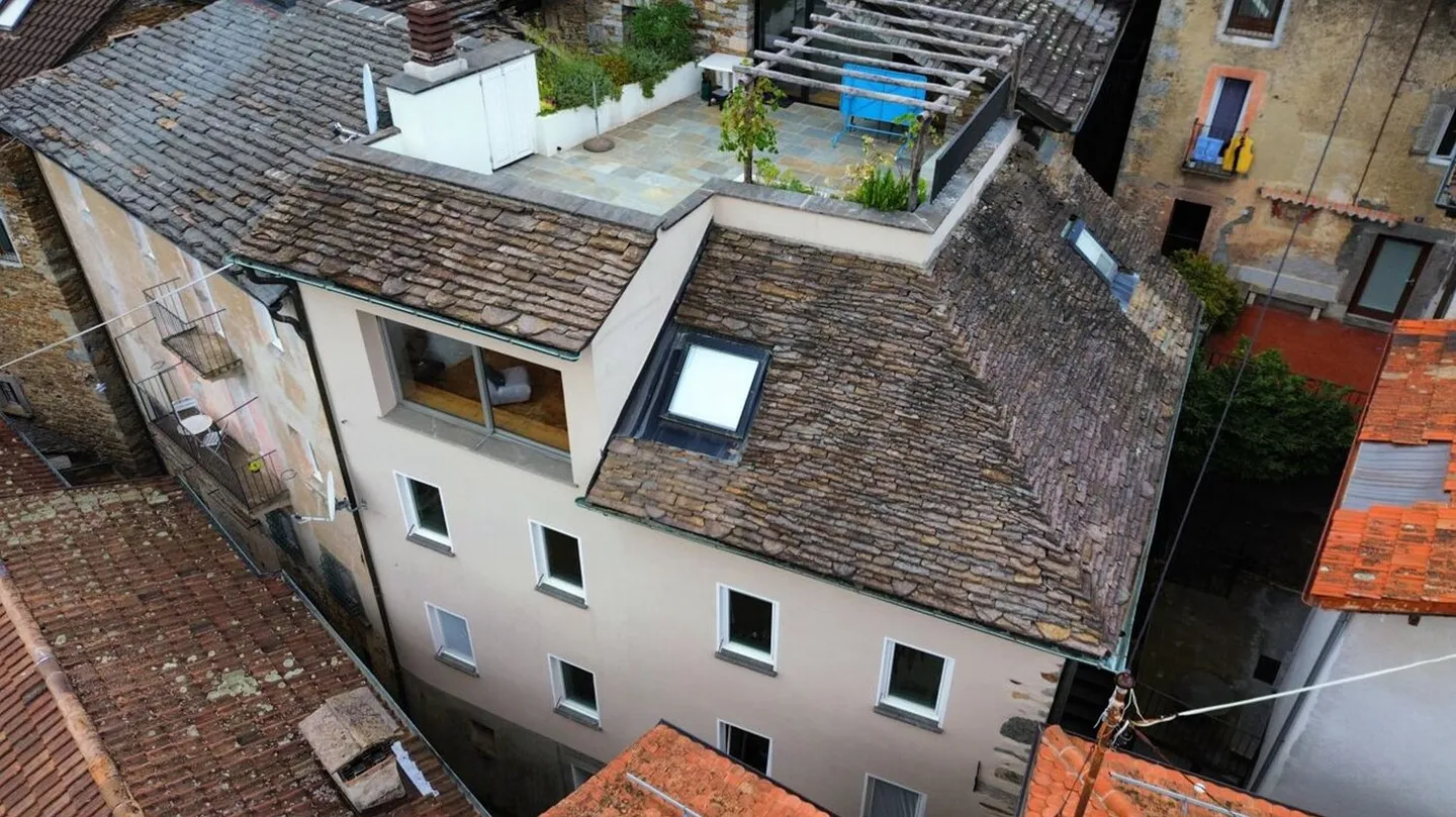 Maison jumelée adjacente avec un total de 5,5 pièces ou 2 unités de 3,5 pièces chacune - Photo 2 sur 9