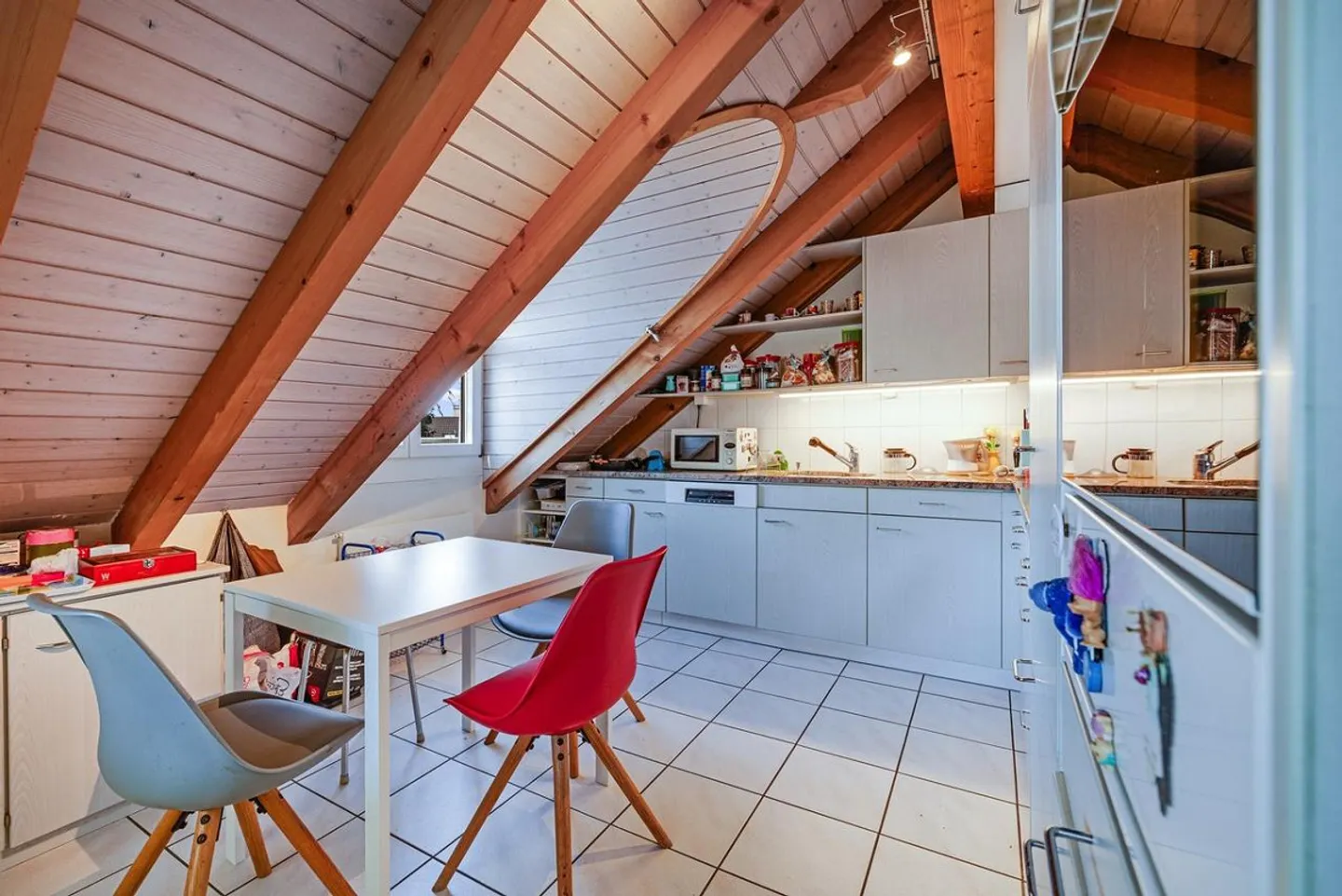 Charmant Appartement Sous Les Toits à Therwil - Photo 7 sur 25