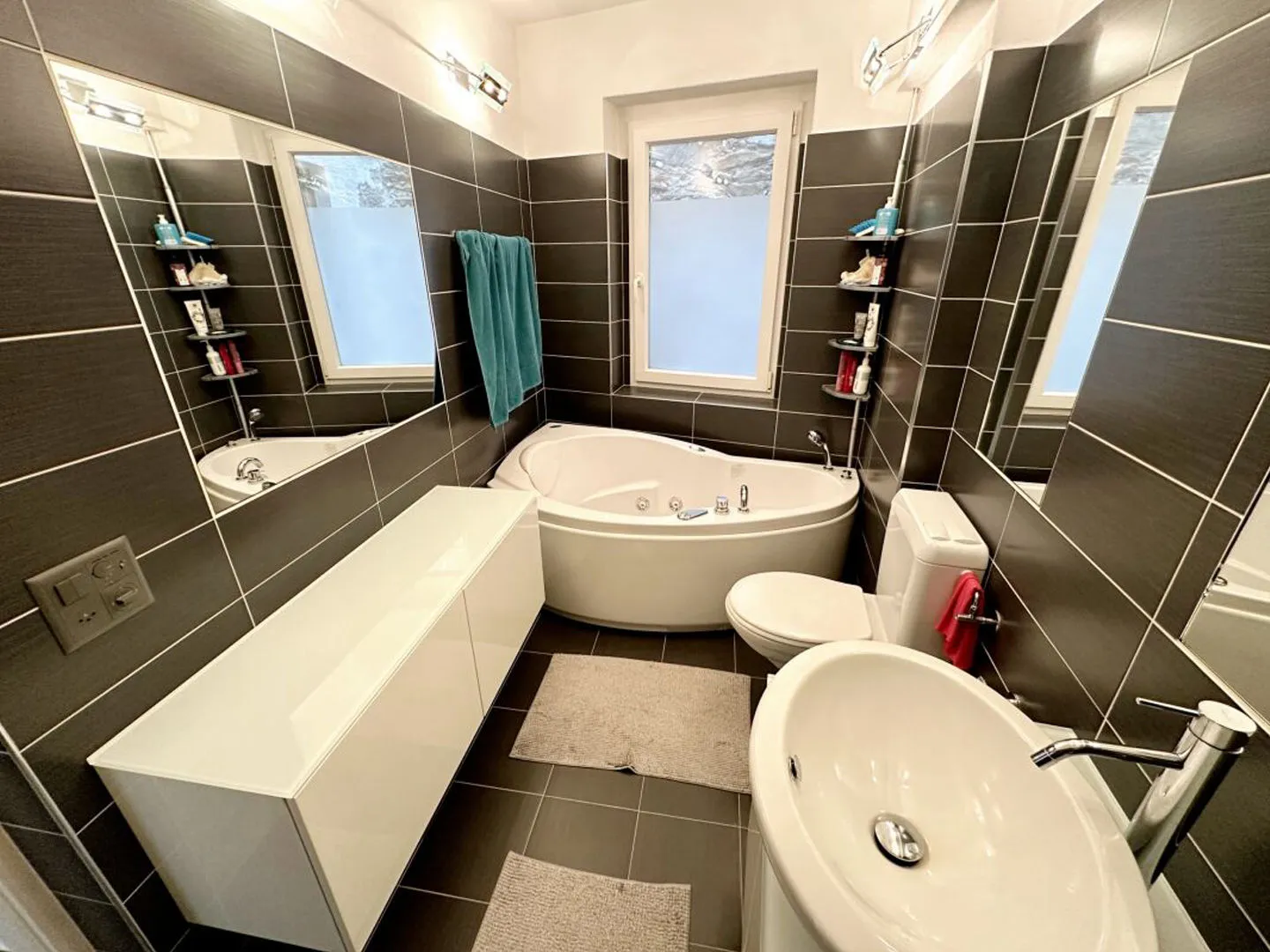 Maison jumelée adjacente avec un total de 5,5 pièces ou 2 unités de 3,5 pièces chacune - Photo 7 sur 9