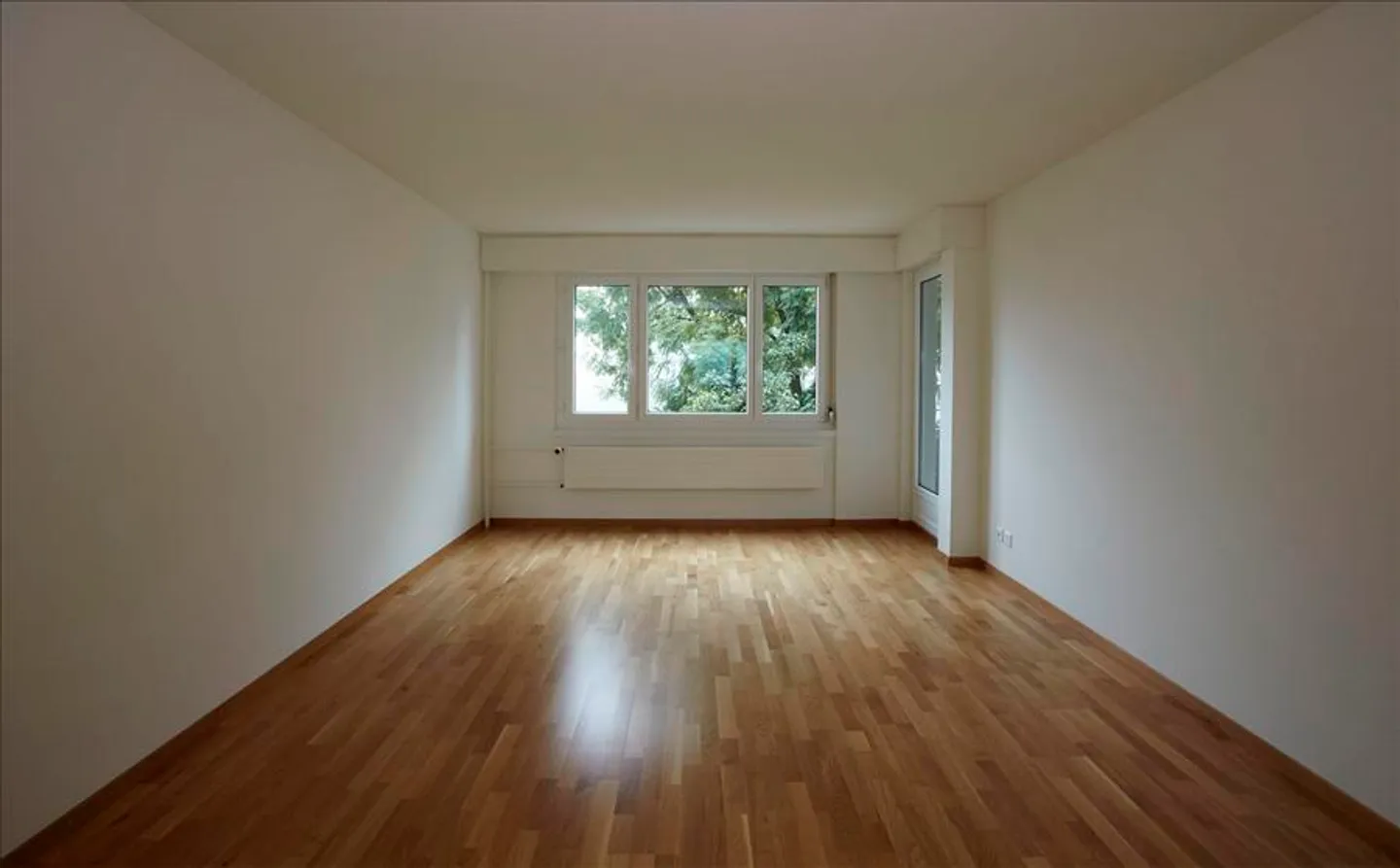 Family apartment with a view of greenery - Photo 2 of 8