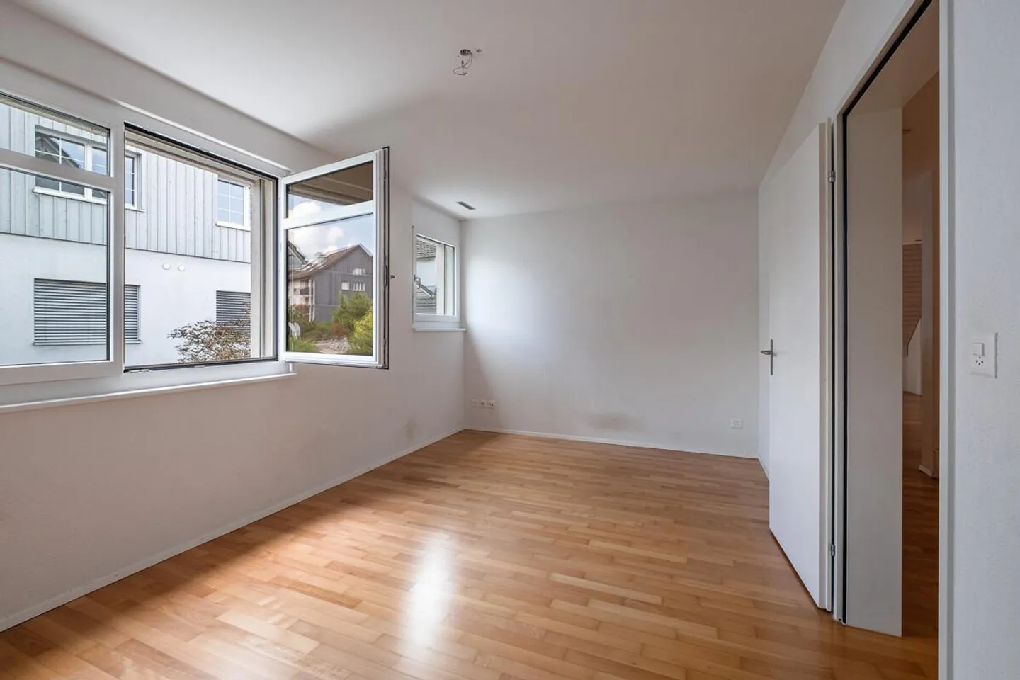 Maison lumineuse au cœur du village - Photo 3 sur 11