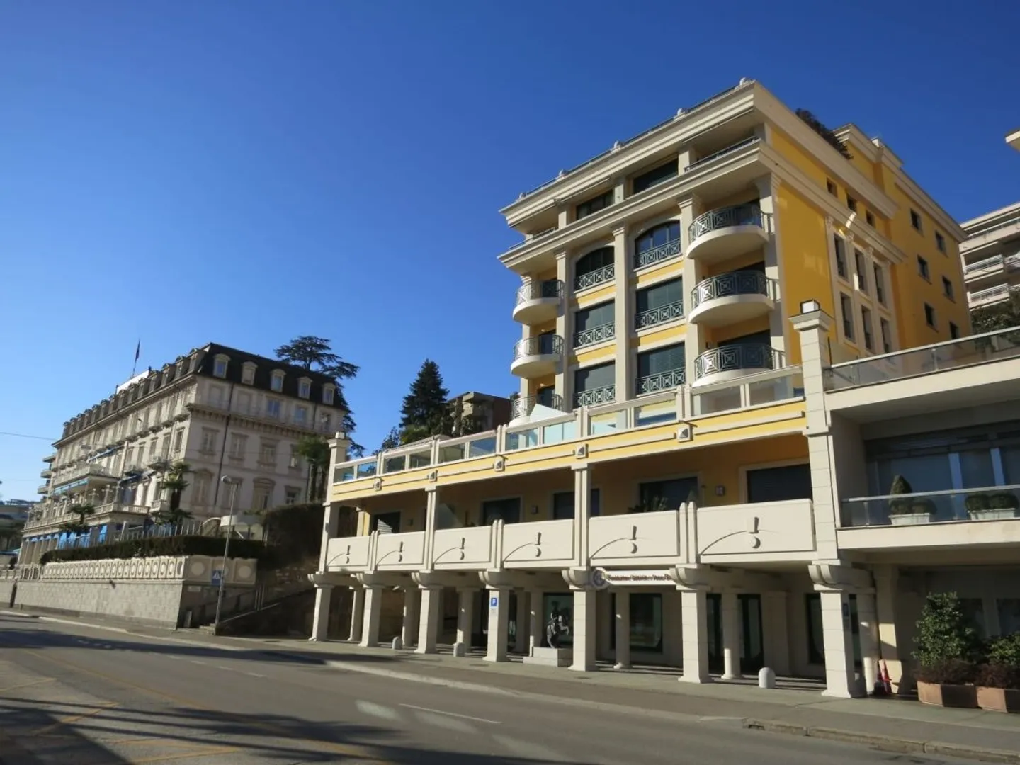 Appartamento di lusso in prima linea sul Lago di Lugano - Foto 1 di 3