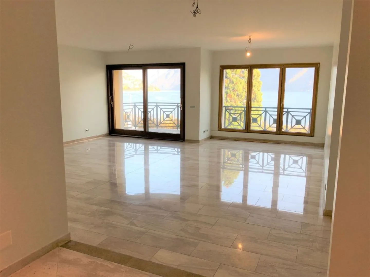 Appartamento di lusso in prima linea sul Lago di Lugano - Foto 2 di 3
