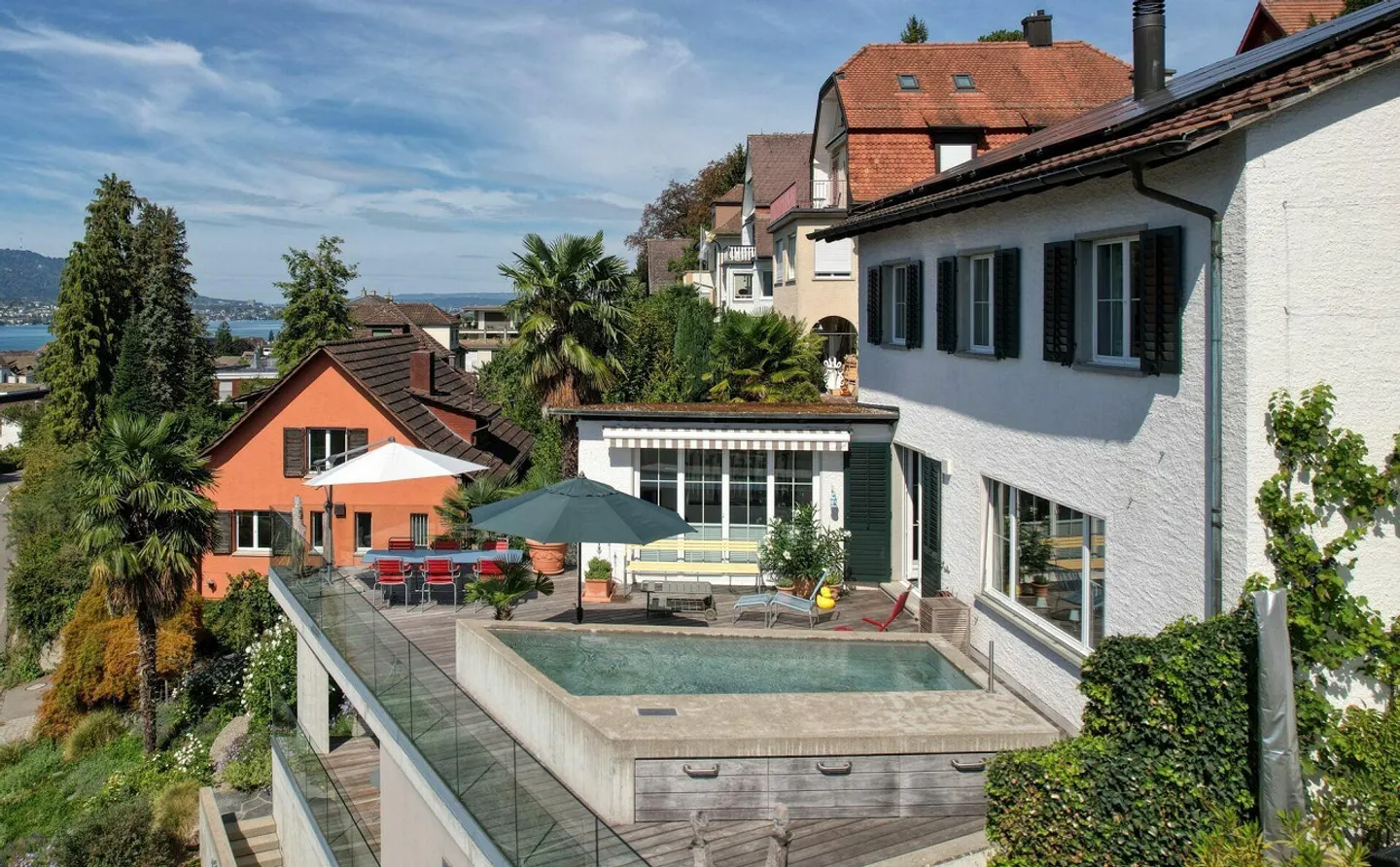 Wohntraum mit Seeglitzern, Pool und Palmen - Photo 1 of 10