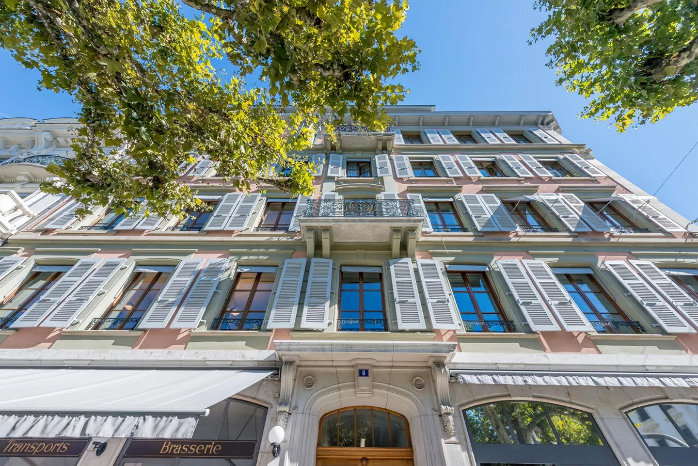Superb high-end apartment just steps from the train station! - Photo 2 of 10