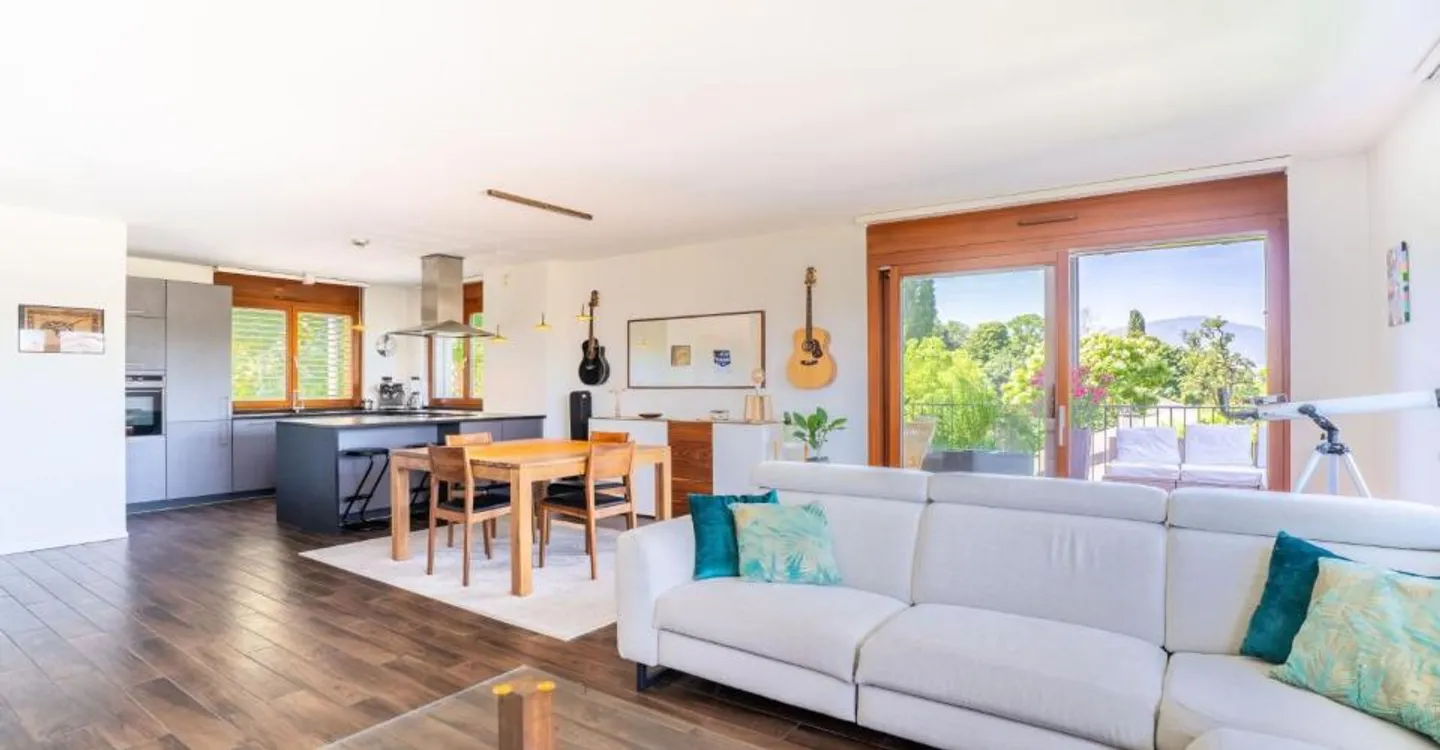 Außergewöhnliche Wohnung mit Panoramaterrasse und Blick auf den Jura in Presinge - Foto 6 von 12
