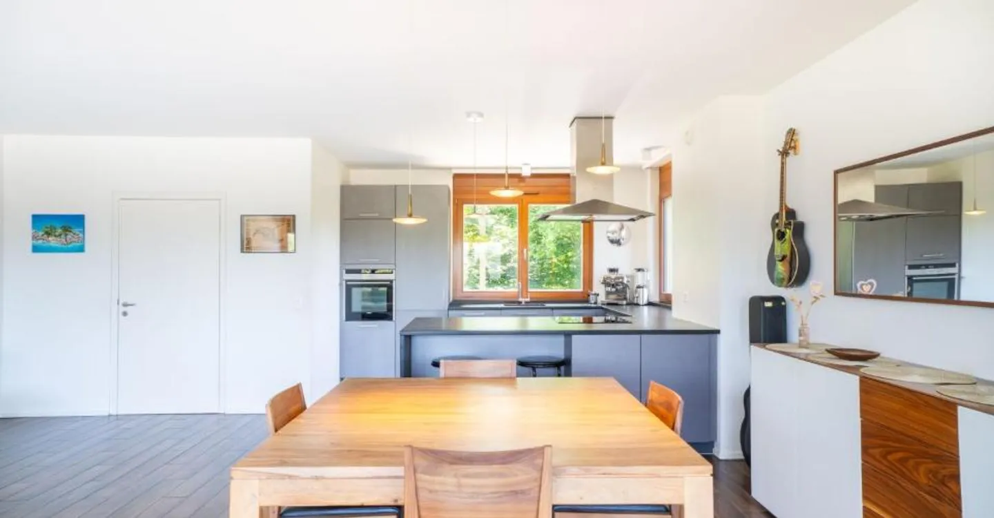 Außergewöhnliche Wohnung mit Panoramaterrasse und Blick auf den Jura in Presinge - Foto 4 von 12