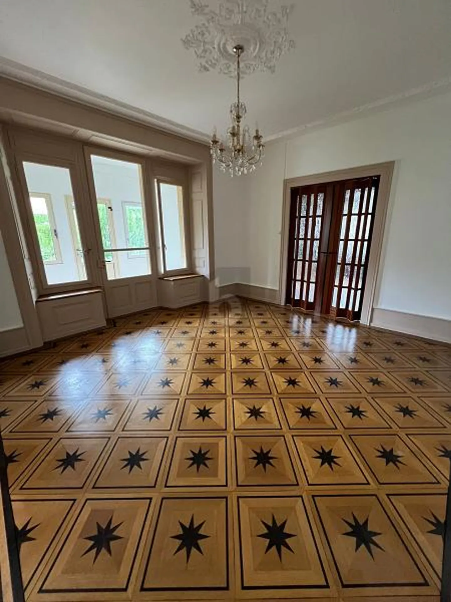 CHARMING AND QUIET - Photo 3 of 6