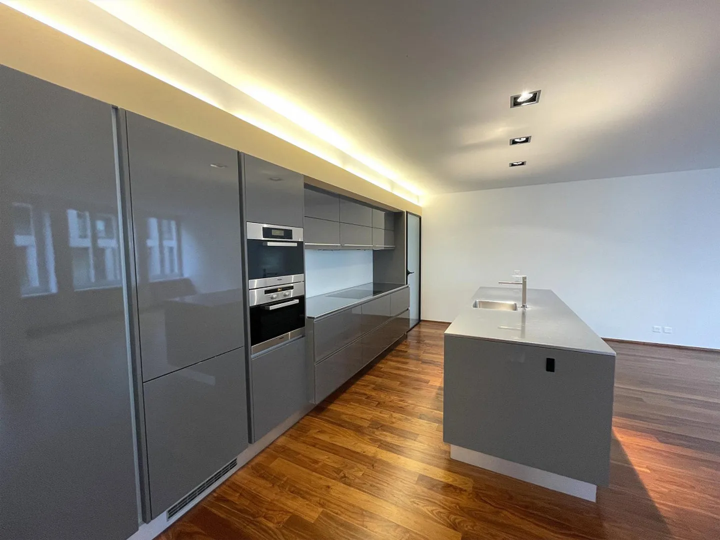 Modern Loft Apartment in the Heart of Lucerne's Old Town - Photo 4 of 5