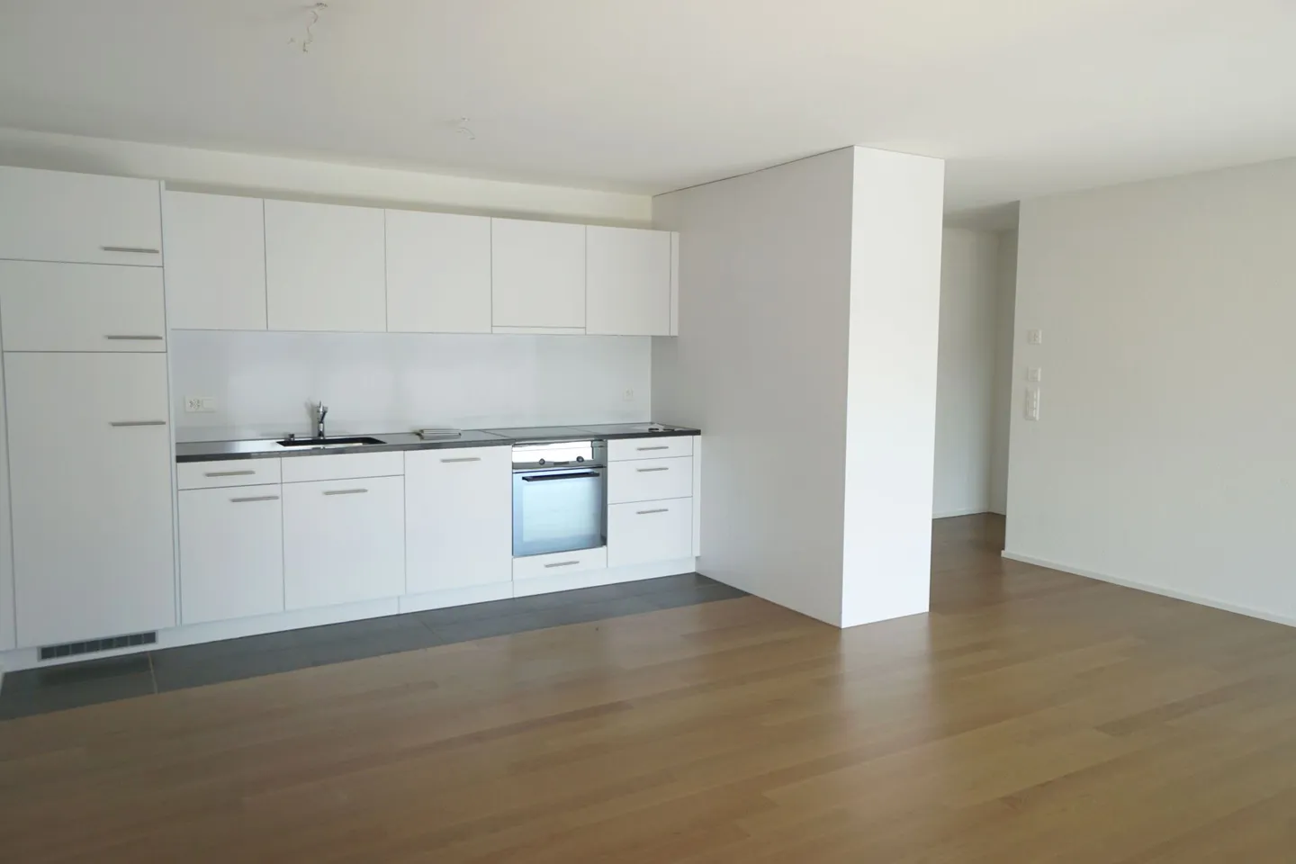Appartement en attique de 2,5 pièces près du lac Hallwil - Photo 3 sur 7