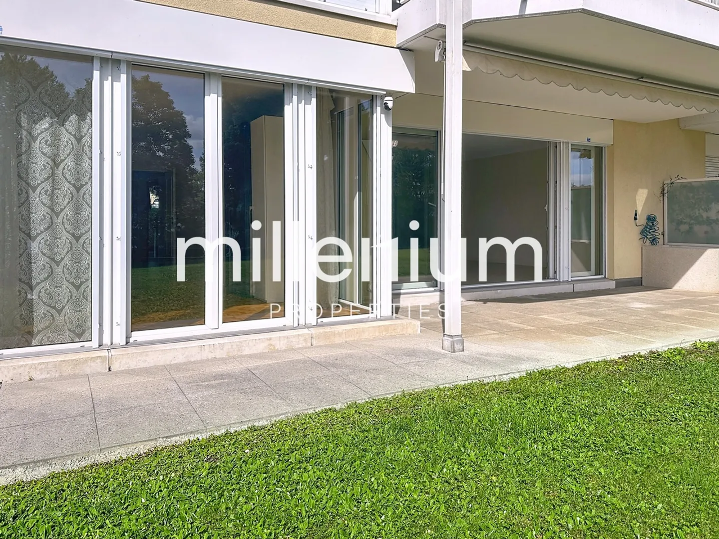 Appartamento di lusso al piano giardino con vista libera sul lago - Foto 2 di 10