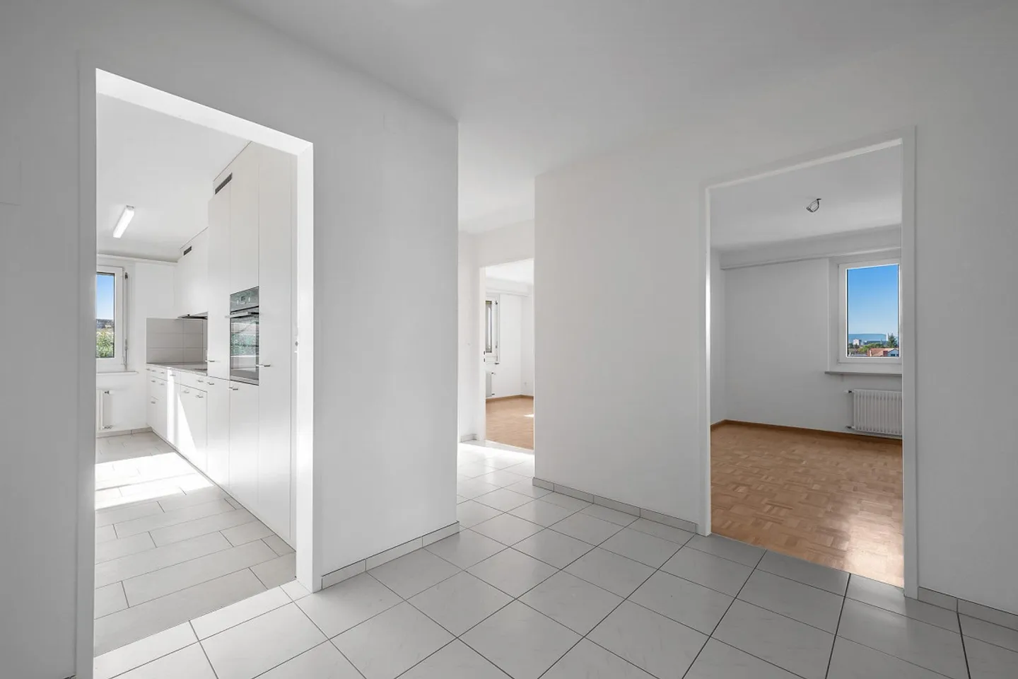 Charming 4-Room Apartment - Photo 3 of 9