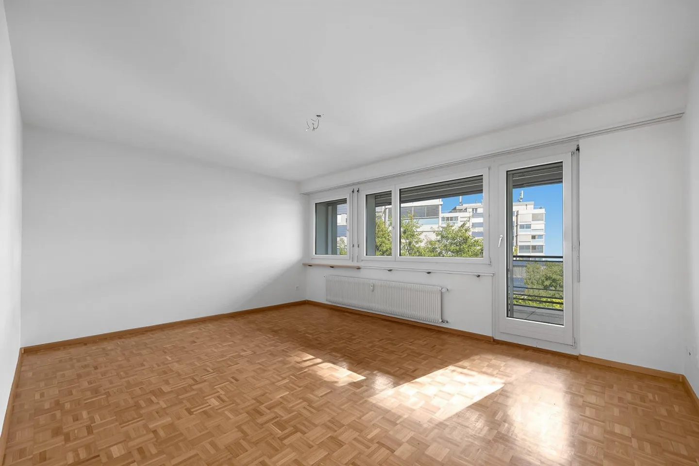 Charming 4-Room Apartment - Photo 4 of 9