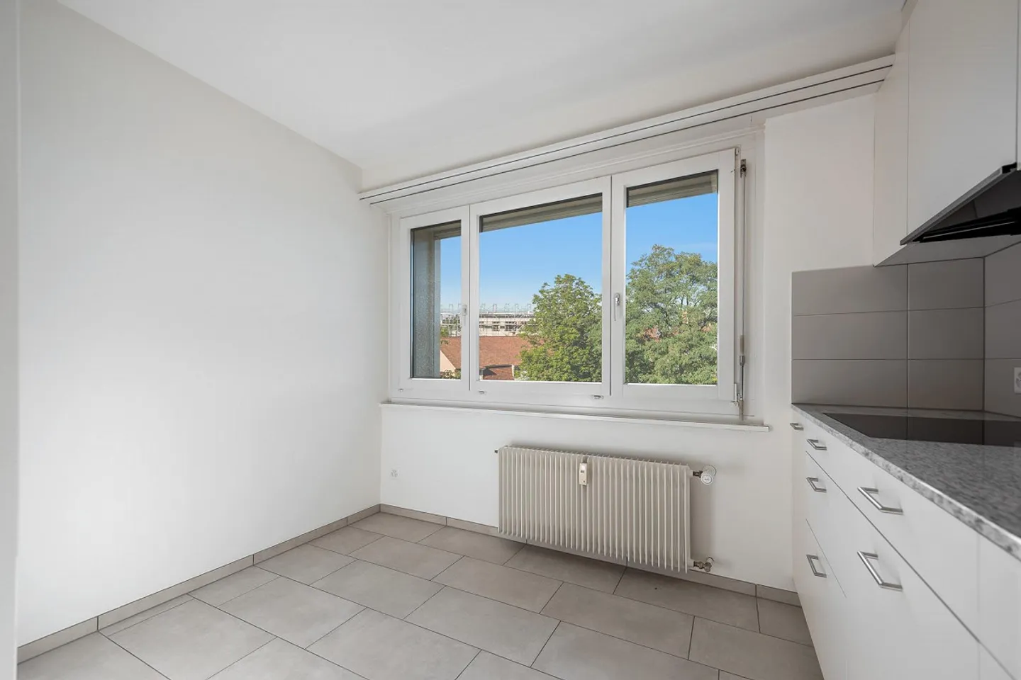 Charming 4-Room Apartment - Photo 8 of 9