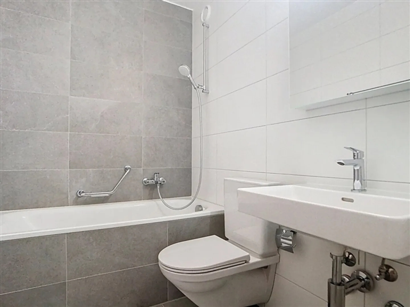 Appartement rénové de 3,5 pièces - Photo 2 sur 9