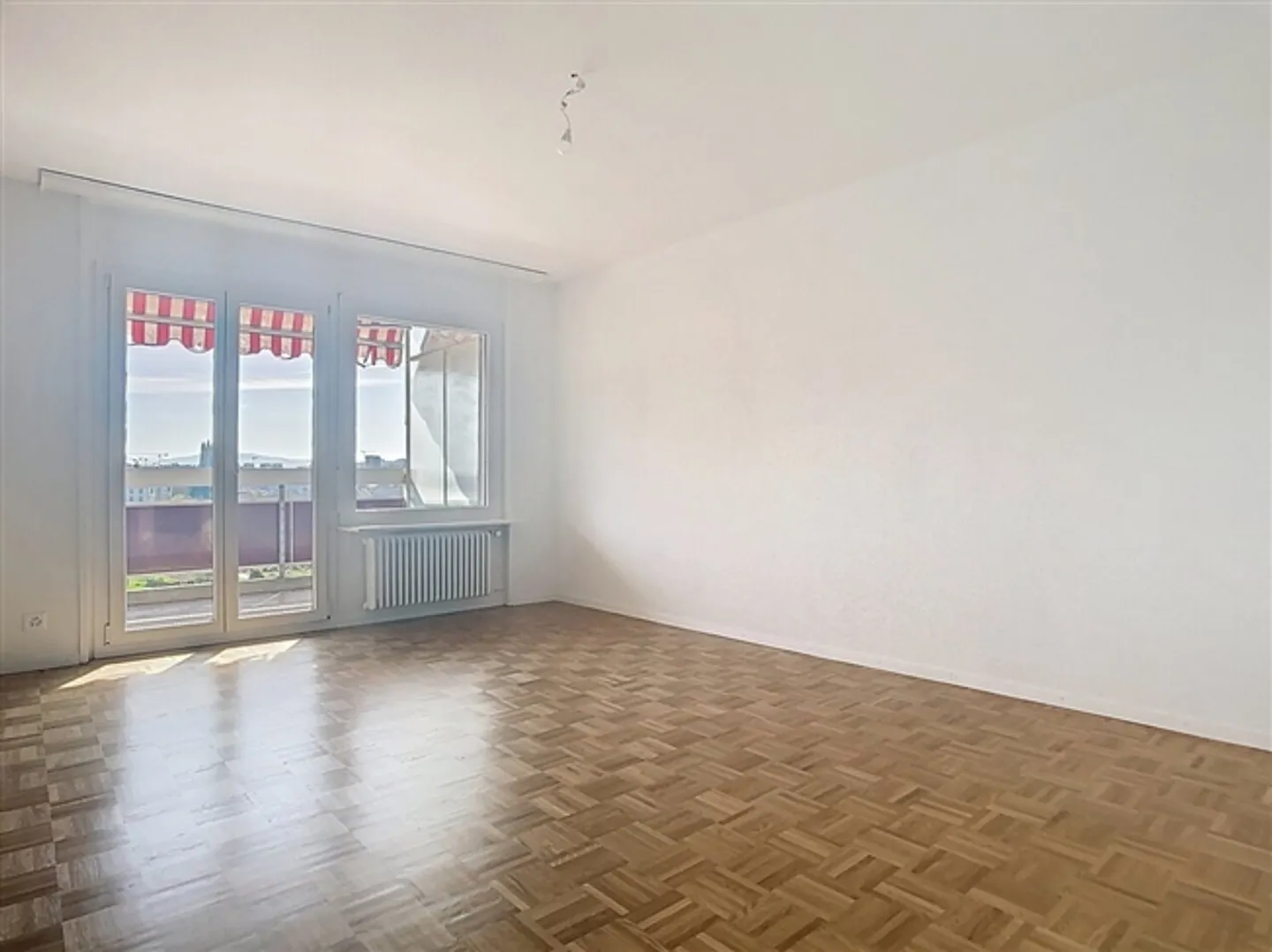 Appartement rénové de 3,5 pièces - Photo 4 sur 9