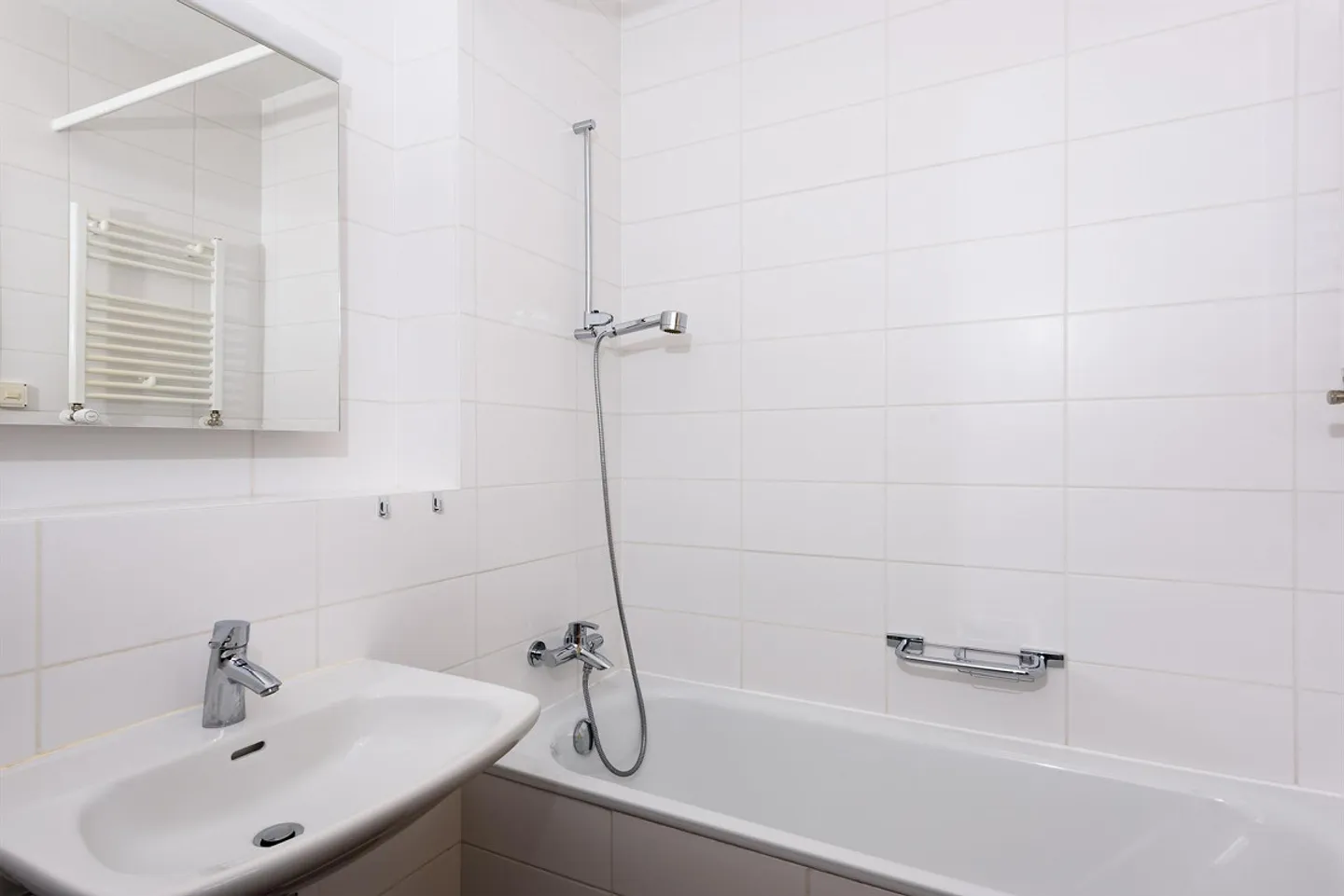 Appartamento moderno con terrazza - Foto 6 di 7