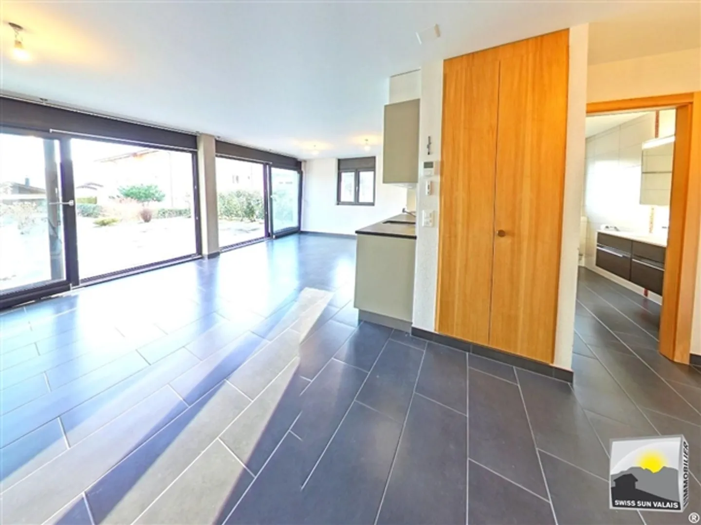 «Saillon. Sono "LA MIA LUNA DI MIELE" appartamento attraversante al piano terra con prato 3.5 locali di 115 m2 - Foto 2 di 20