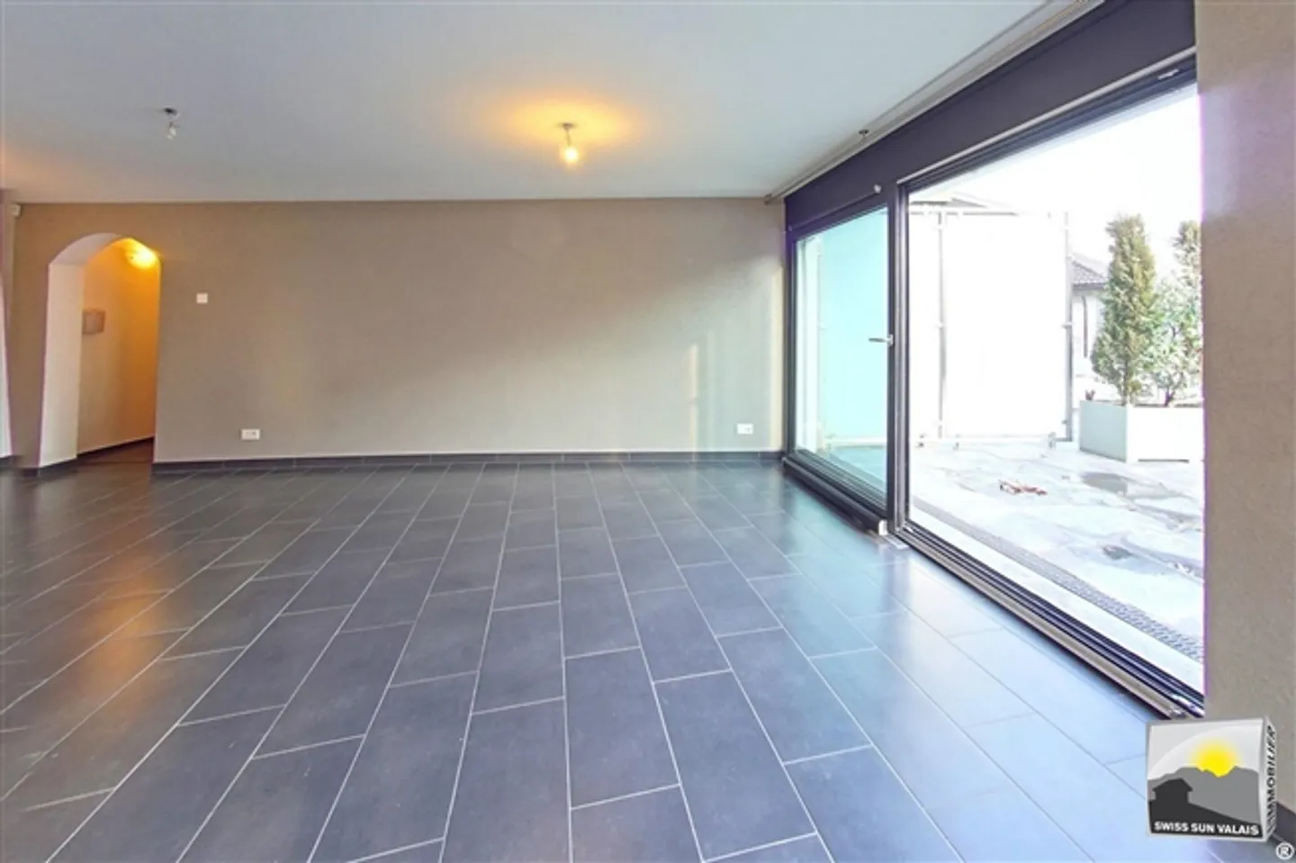 «Saillon. Sono "LA MIA LUNA DI MIELE" appartamento attraversante al piano terra con prato 3.5 locali di 115 m2 - Foto 3 di 20