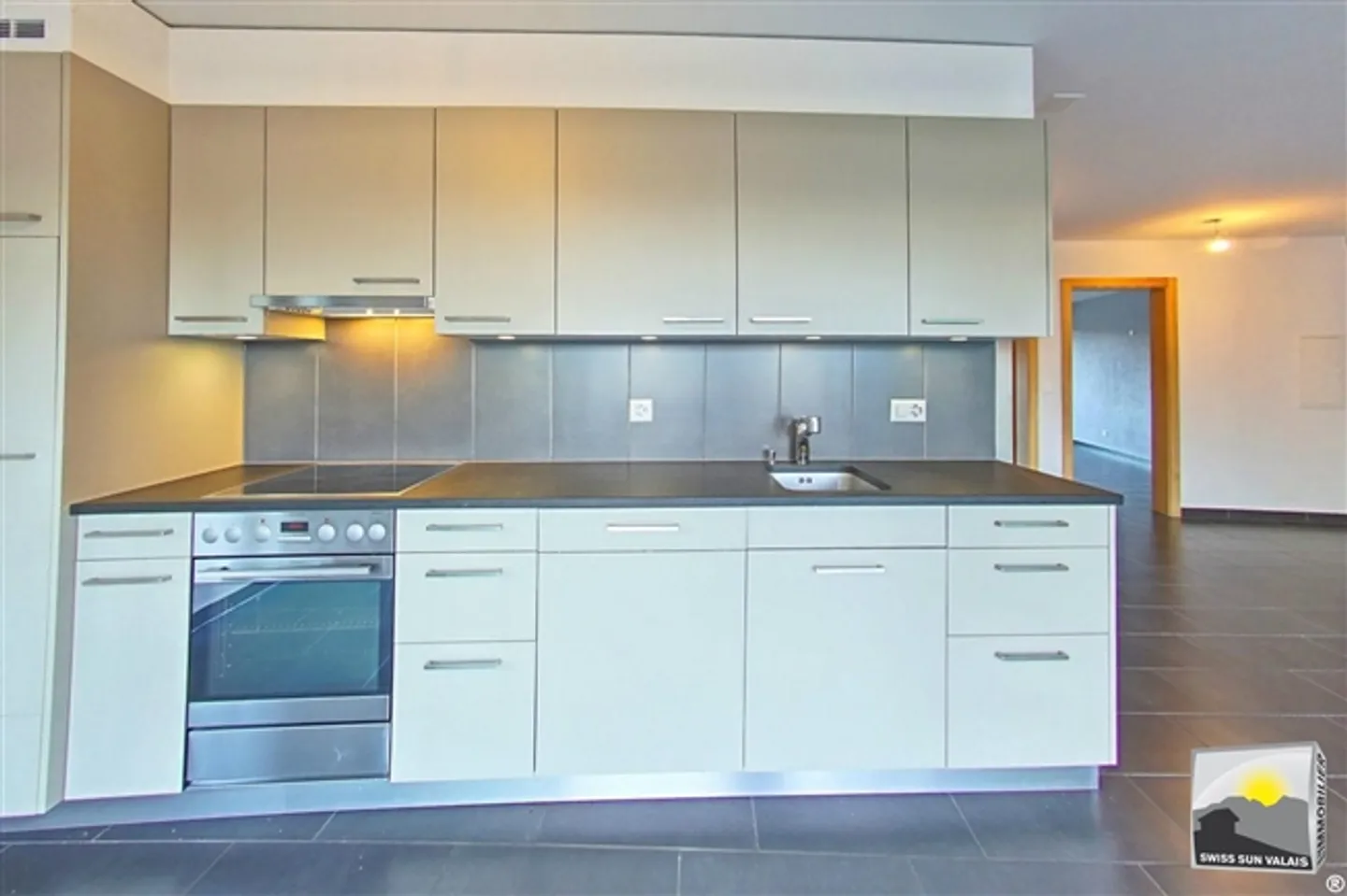 «Saillon. Sono "LA MIA LUNA DI MIELE" appartamento attraversante al piano terra con prato 3.5 locali di 115 m2 - Foto 4 di 20