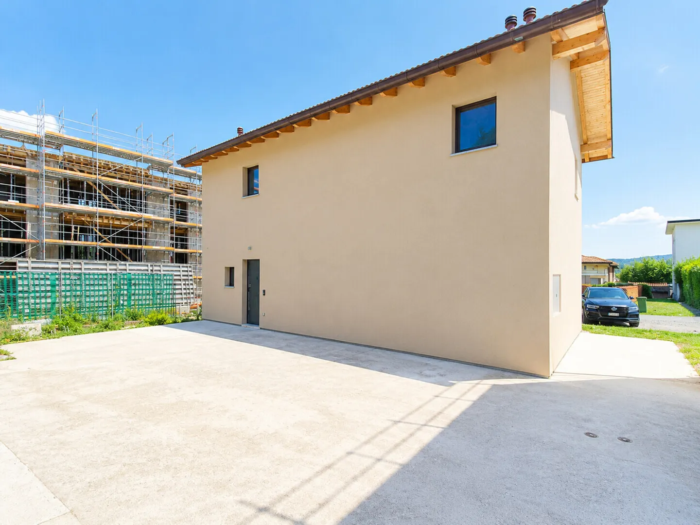 MAISON INDIVIDUELLE MODERNE DE NOUVELLE CONSTRUCTION AVEC JARDIN - Photo 8 sur 11