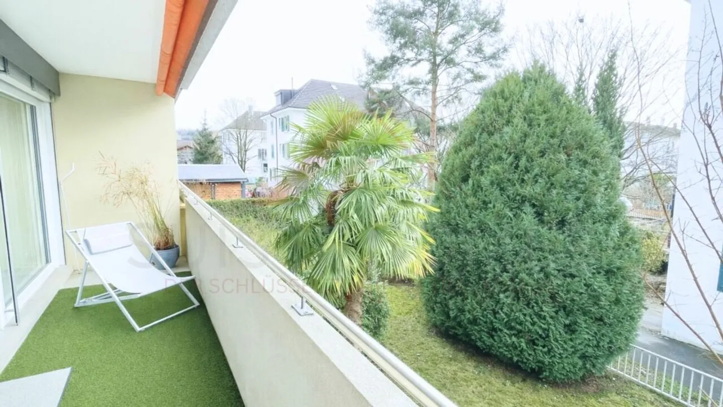 Appartement 4.5 pièces bien entretenu avec balcon sud-ouest ensoleillé et propriété entièrement rénovée à 2502 Biel - Photo 4 sur 18