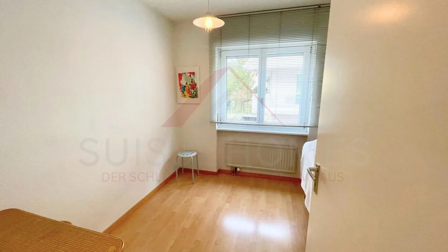 Appartement 4.5 pièces bien entretenu avec balcon sud-ouest ensoleillé et propriété entièrement rénovée à 2502 Biel - Photo 8 sur 18