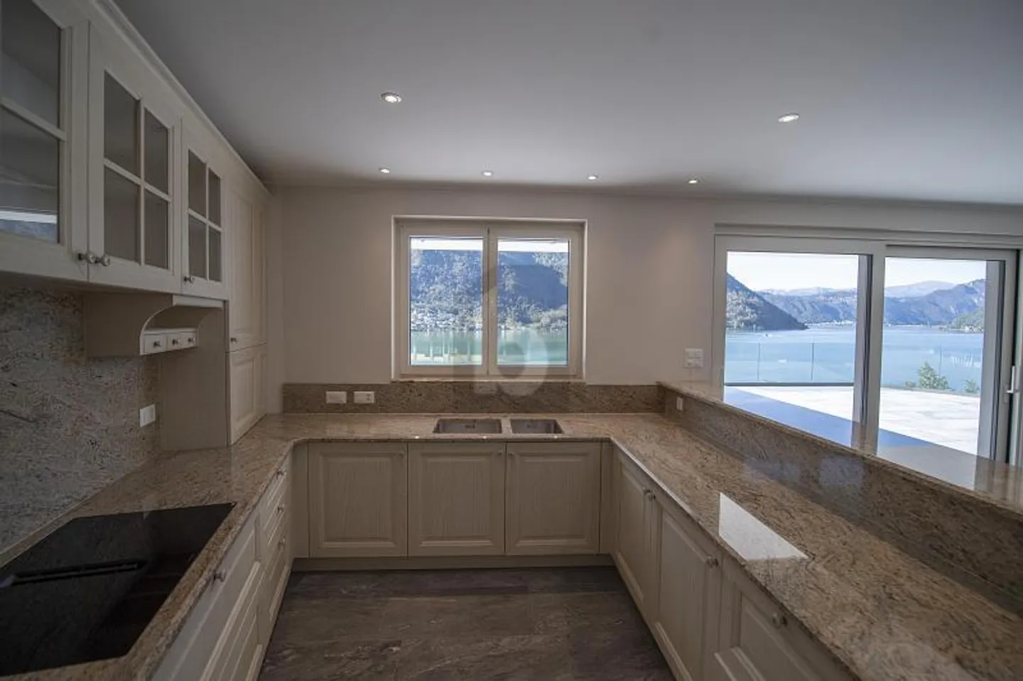 SPACIOUS WITH GARDEN AND VIEW - Photo 3 of 6