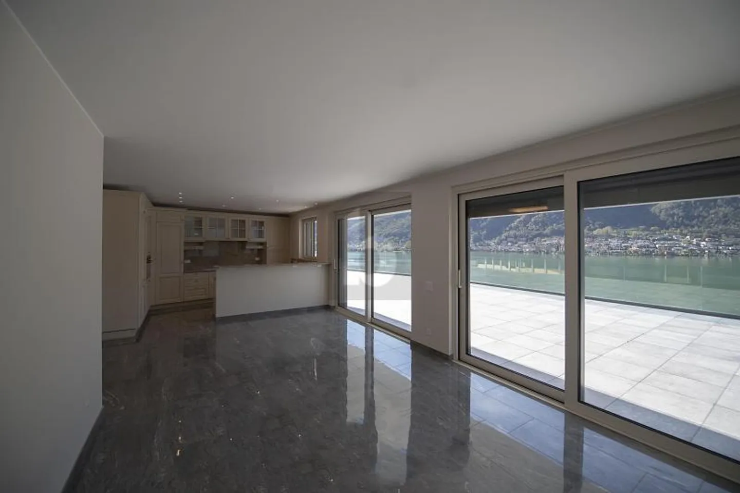 SPACIOUS WITH GARDEN AND VIEW - Photo 4 of 6