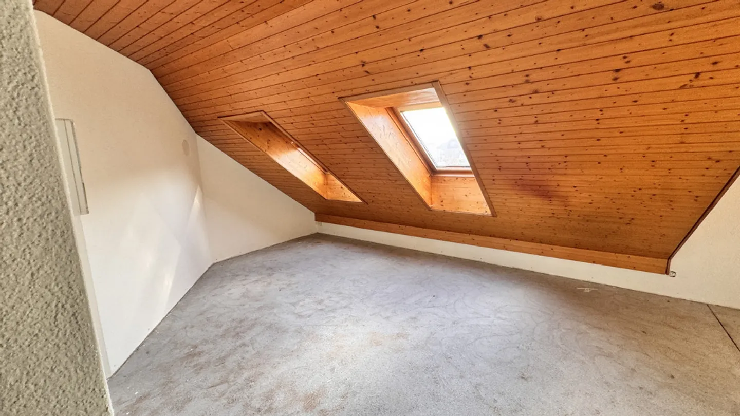 Appartement 3.5 pièces en attique dans un emplacement calme - Photo 2 sur 8