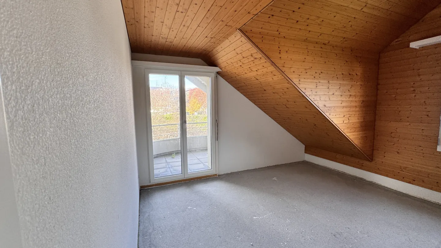 Appartement 3.5 pièces en attique dans un emplacement calme - Photo 6 sur 8