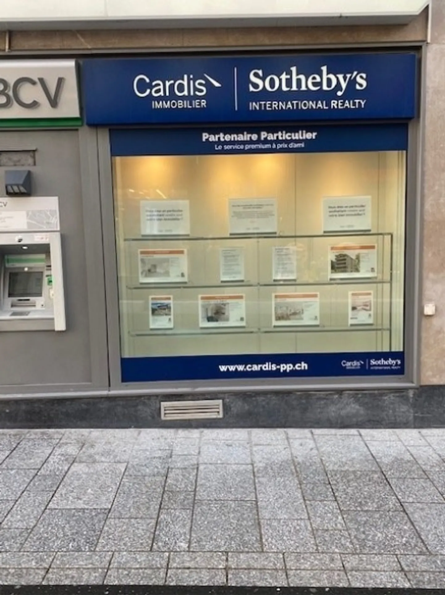 Vetrina pubblicitaria nel centro di Losanna - Foto 3 di 4