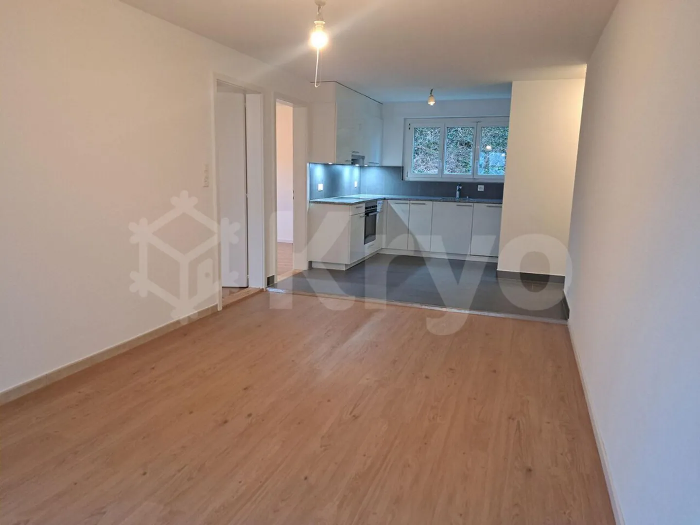 NICE 3-ROOM RENOVATED APARTMENT LOCATED ON THE GROUND FLOOR NEAR THE LAKE - Photo 2 of 8