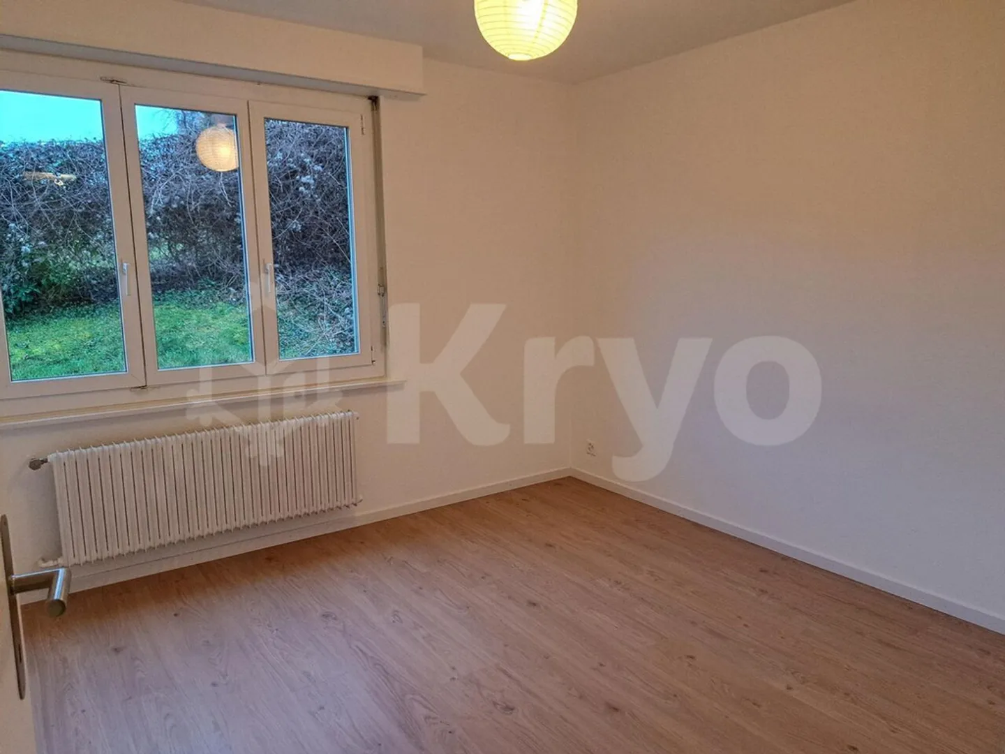 NICE 3-ROOM RENOVATED APARTMENT LOCATED ON THE GROUND FLOOR NEAR THE LAKE - Photo 3 of 8