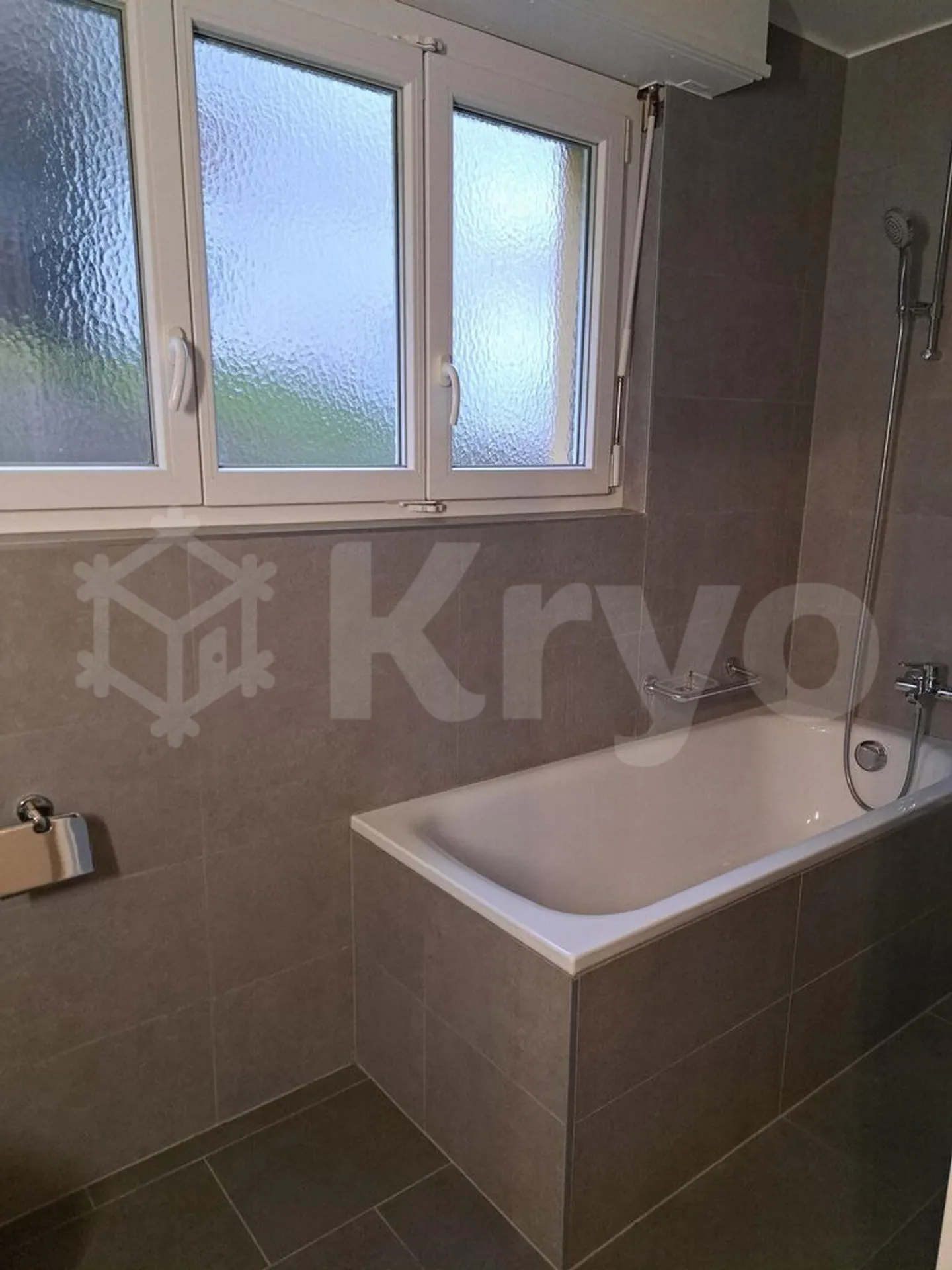 NICE 3-ROOM RENOVATED APARTMENT LOCATED ON THE GROUND FLOOR NEAR THE LAKE - Photo 6 of 8