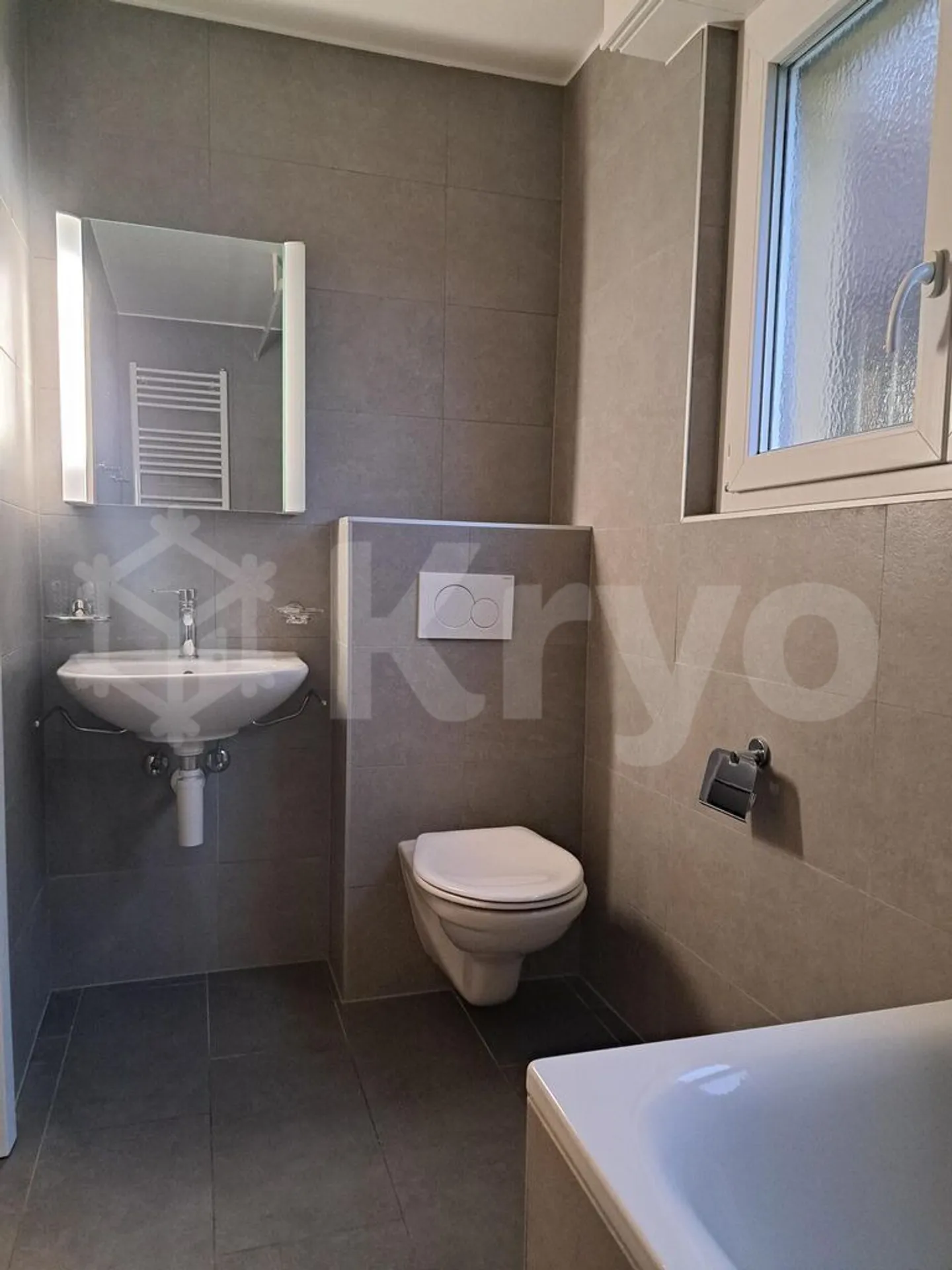 NICE 3-ROOM RENOVATED APARTMENT LOCATED ON THE GROUND FLOOR NEAR THE LAKE - Photo 7 of 8