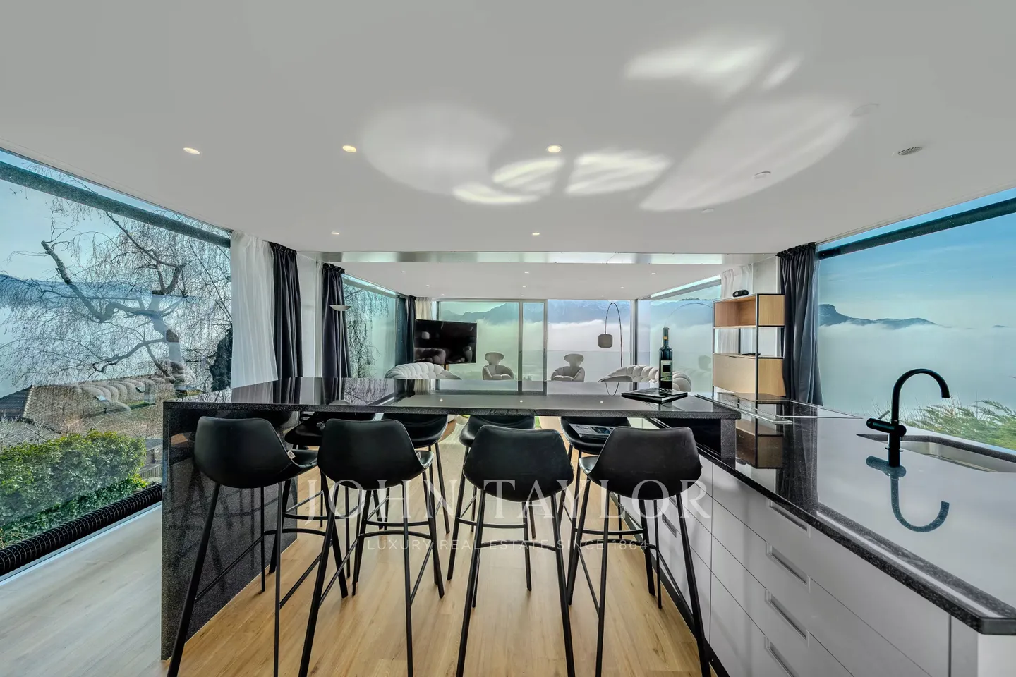 Architect-designed villa with lake & Alps panorama - Photo 1 of 4