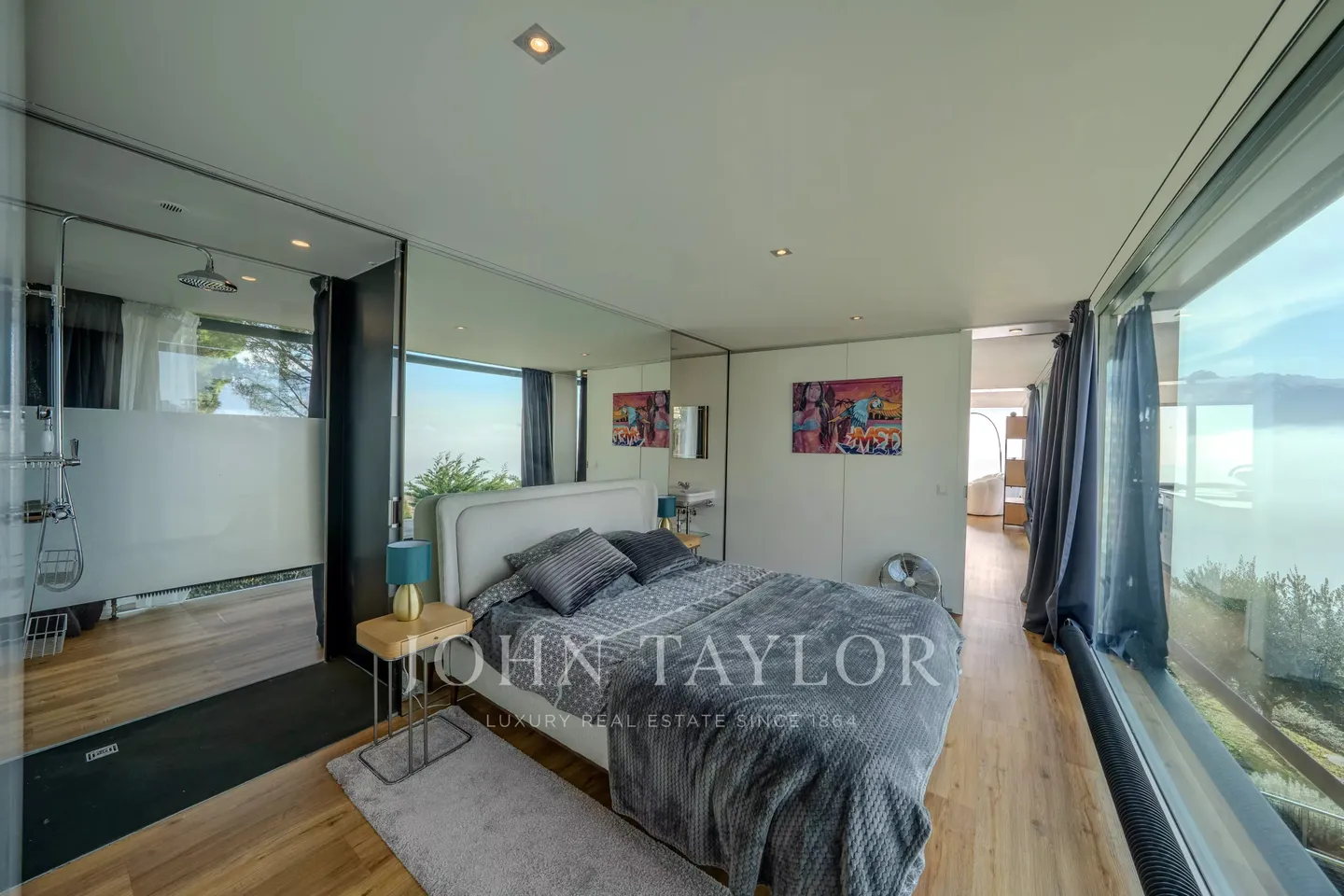 Architect-designed villa with lake & Alps panorama - Photo 3 of 4