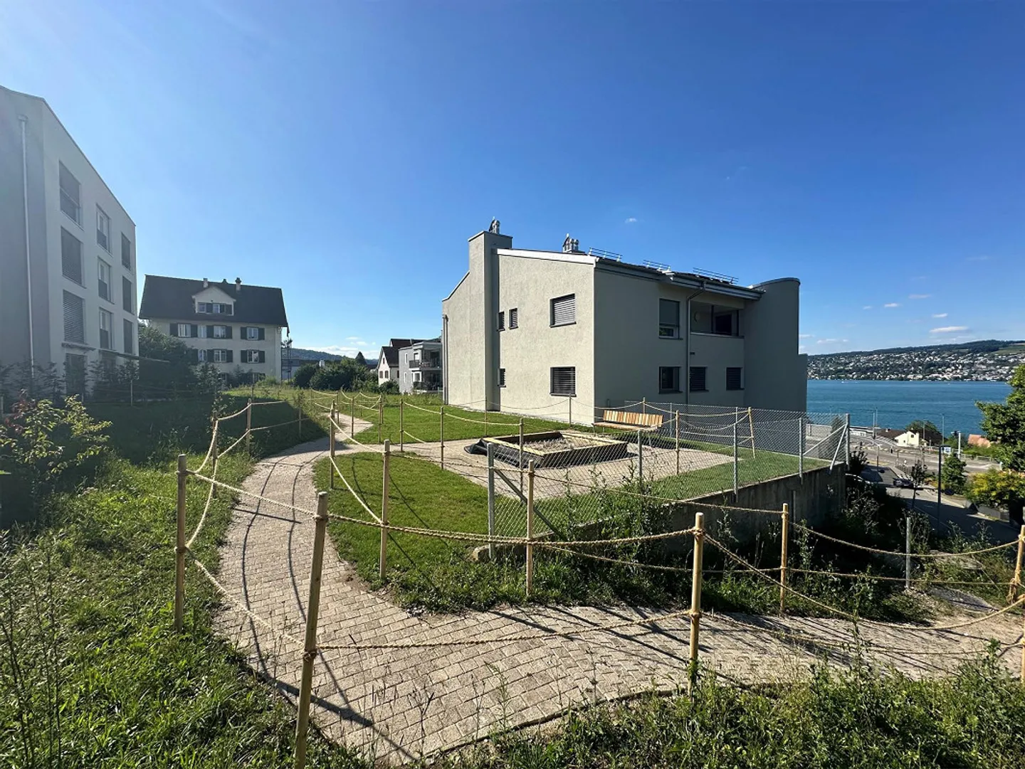 Appartement en maisonette avec vue sur le lac ! - Photo 2 sur 2