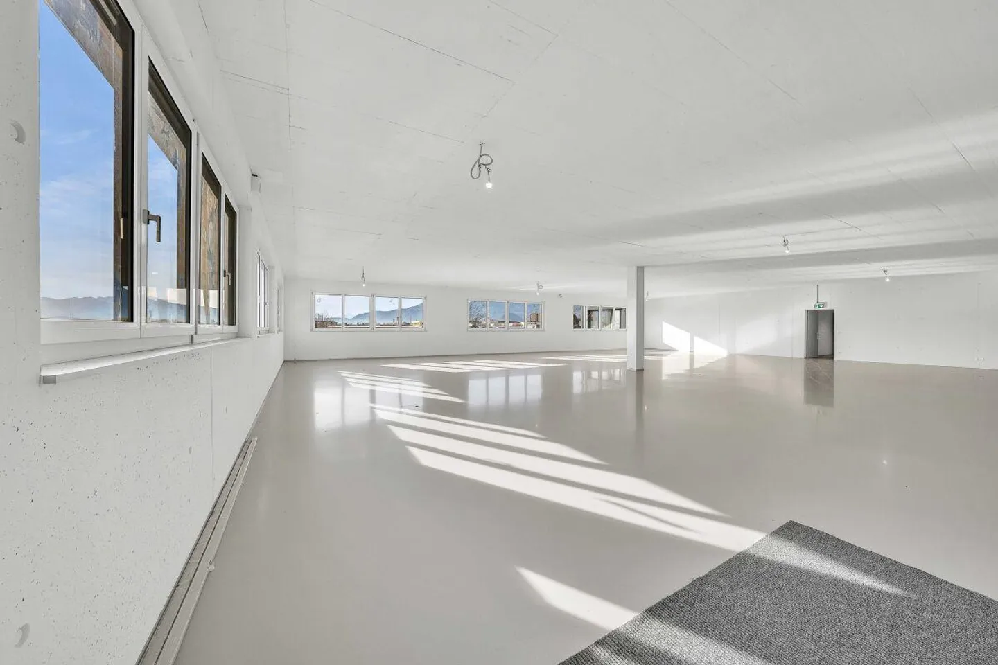 Commercial Space - Photo 4 of 7