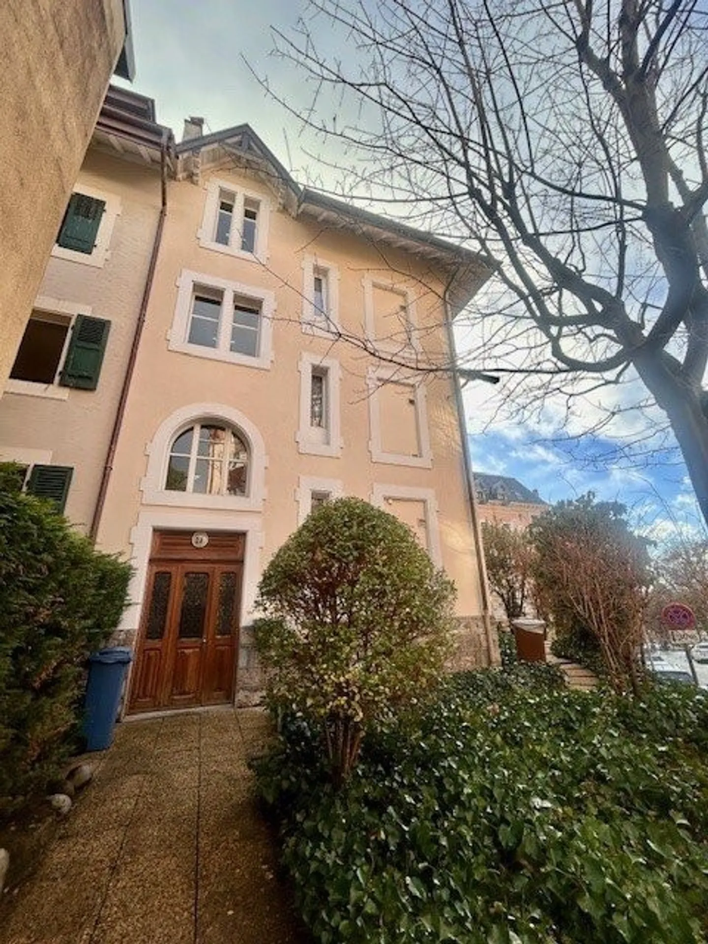 Appartement de 3 pièces au rez-de-chaussée - Photo 1 sur 10