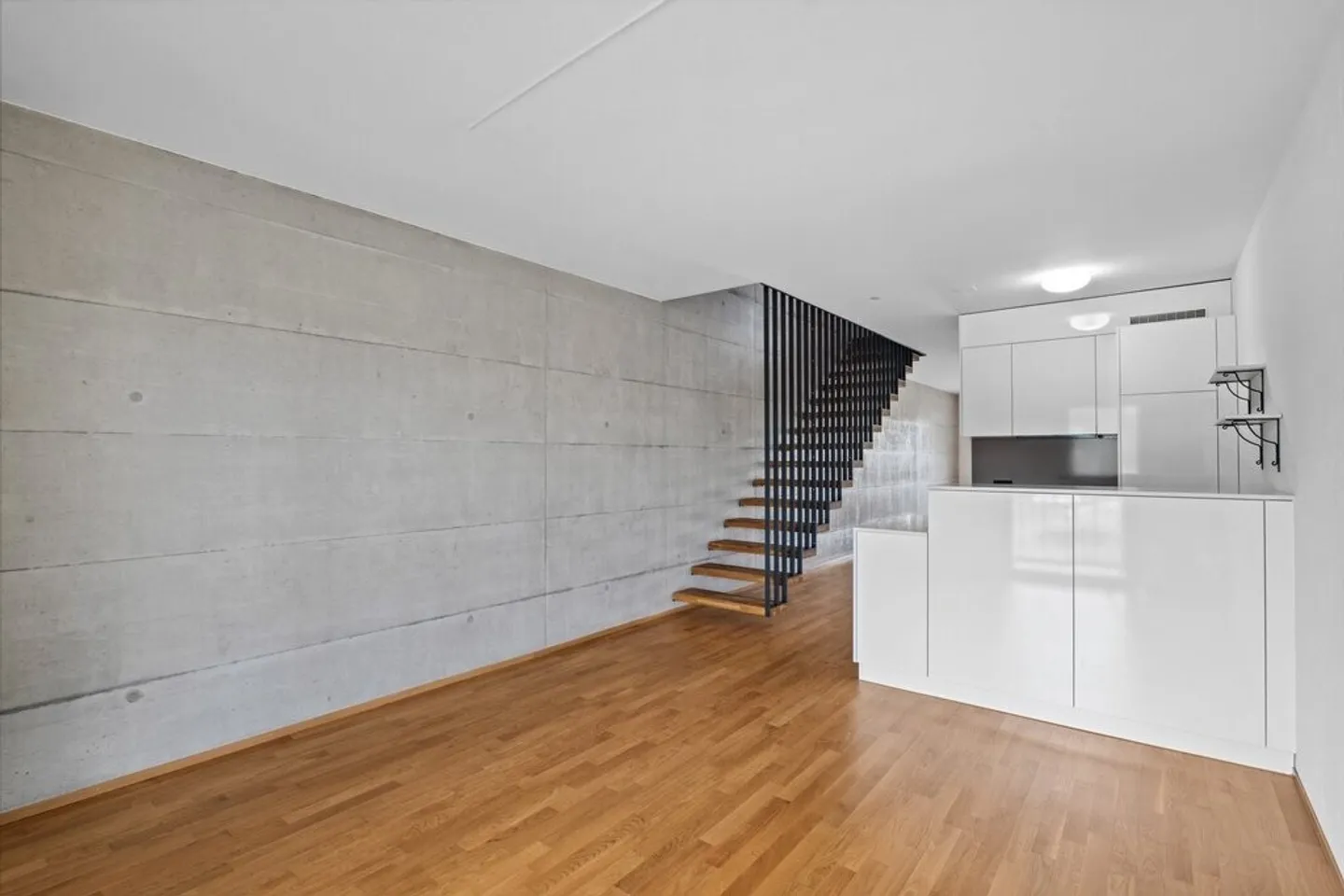 Living experience on two floors - Photo 2 of 9