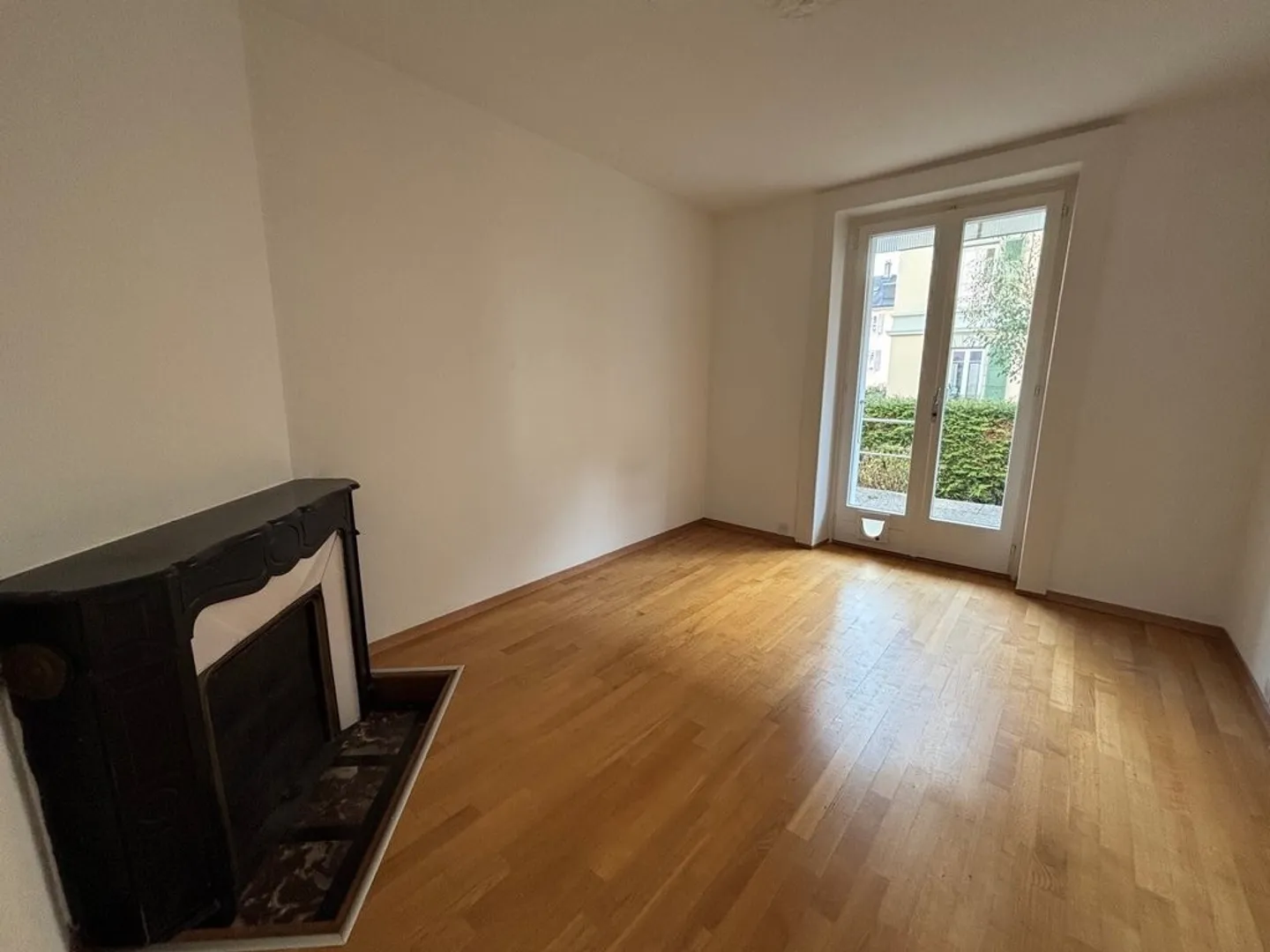 Appartement de 3 pièces au rez-de-chaussée - Photo 3 sur 10